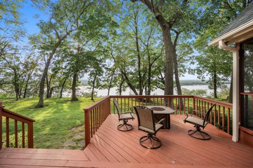 Large deck to sit out side and enjoy the boaters and hot air balloons