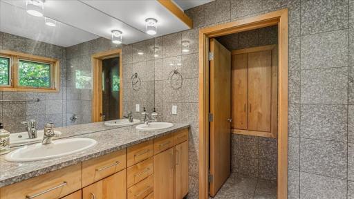 1825 S Le Homme Dieu Drive NE, Alexandria, MN 56308
