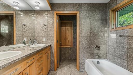 1825 S Le Homme Dieu Drive NE, Alexandria, MN 56308