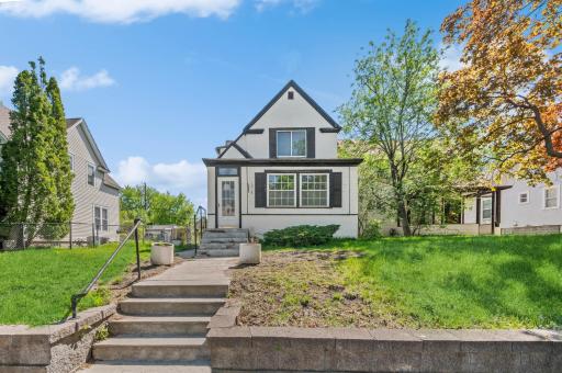 Photo for 1014 24th Avenue SE, Minneapolis, MN 55414 - listing #6609666 Wonderful Duplex in excellent location. Close to restaurants, highways, U of M campus