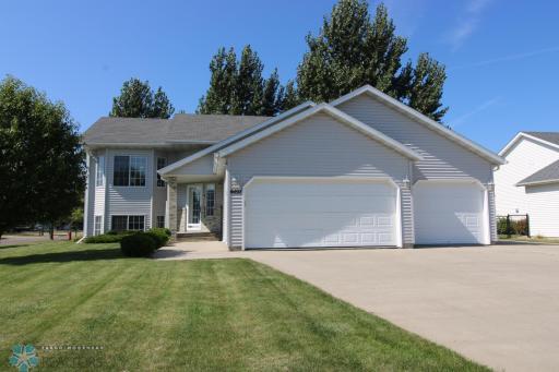 4497 47th Street S, Fargo, ND 58104