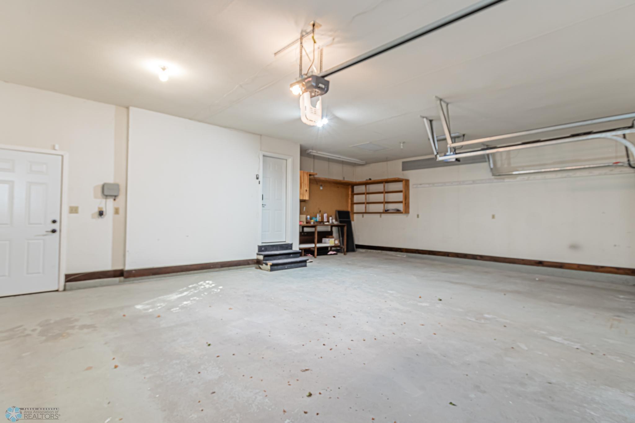 3307 River Dr S, Fargo, ND 58104-07.jpg