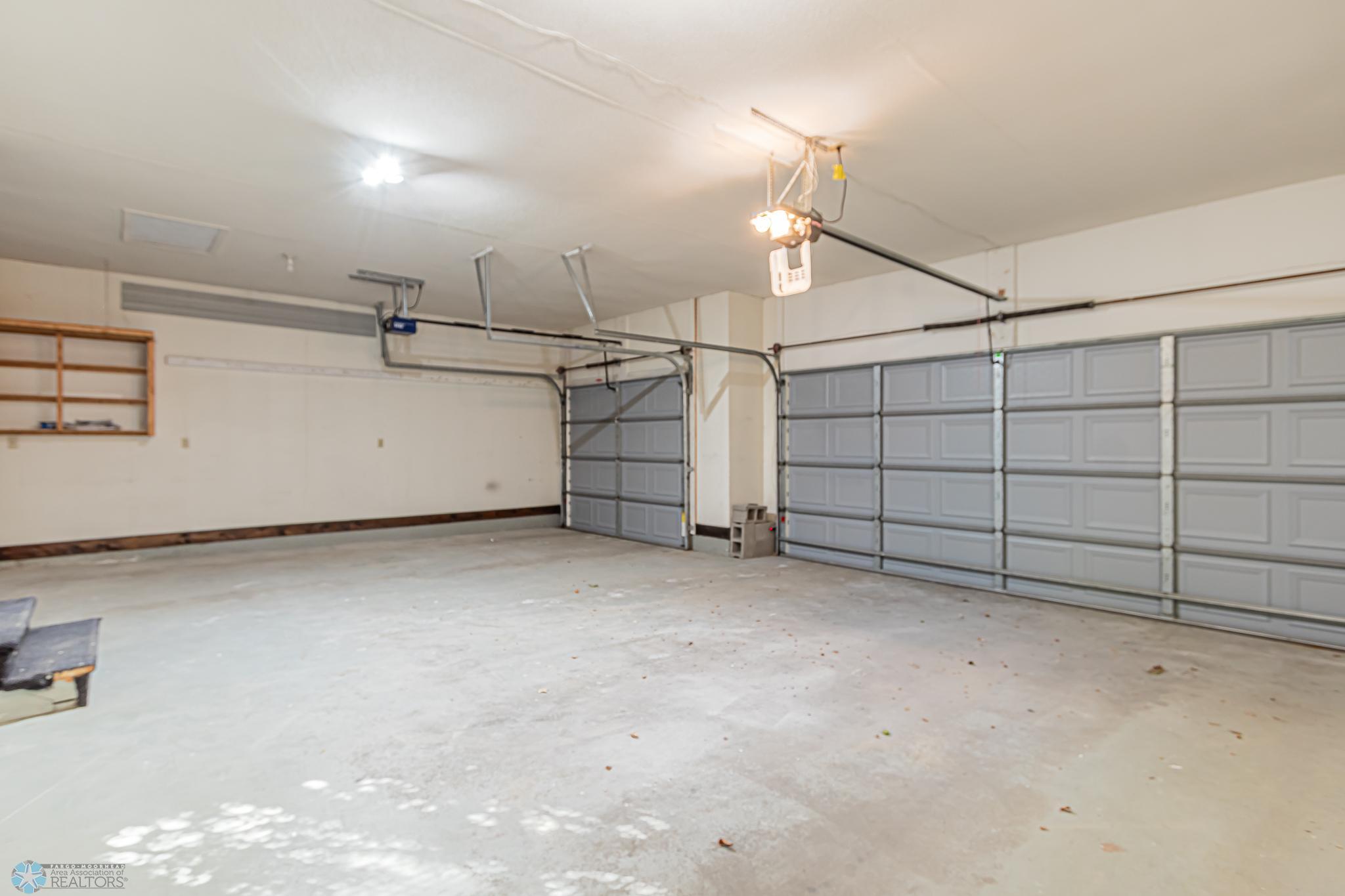 3307 River Dr S, Fargo, ND 58104-08.jpg