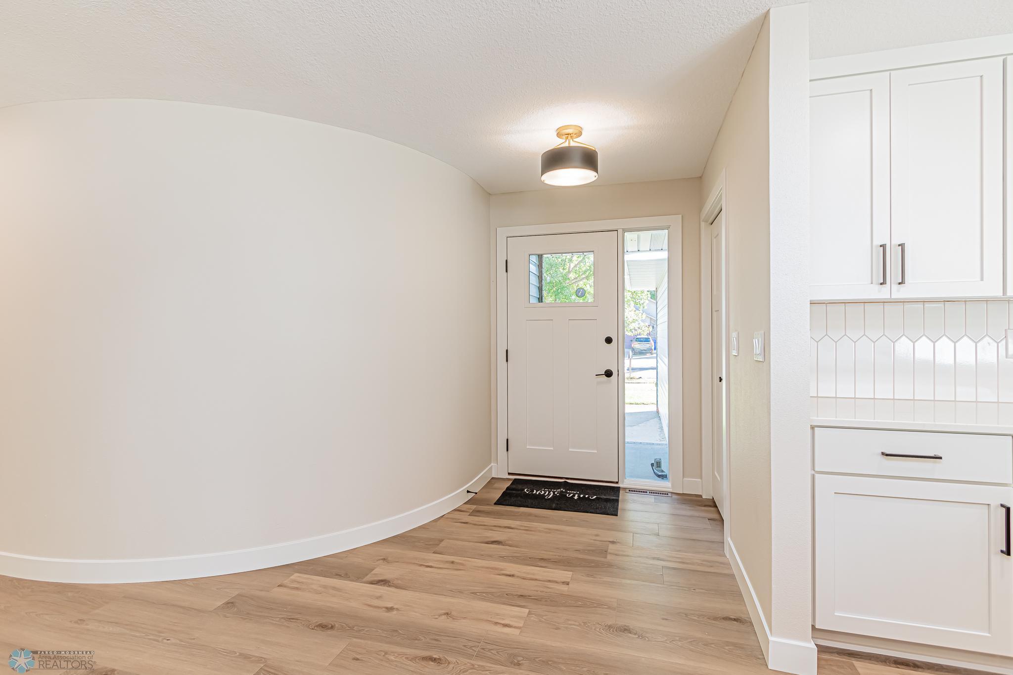 3307 River Dr S, Fargo, ND 58104-46.jpg