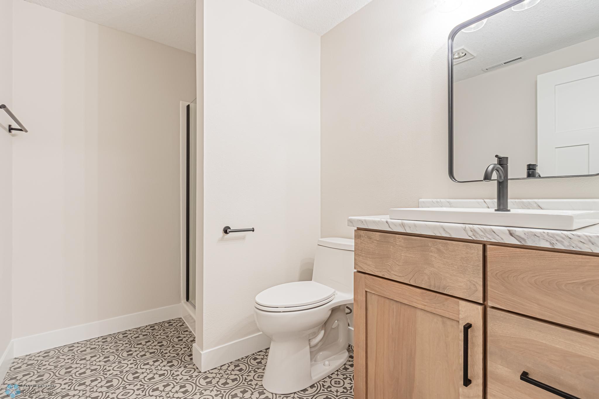 3307 River Dr S, Fargo, ND 58104-13.jpg