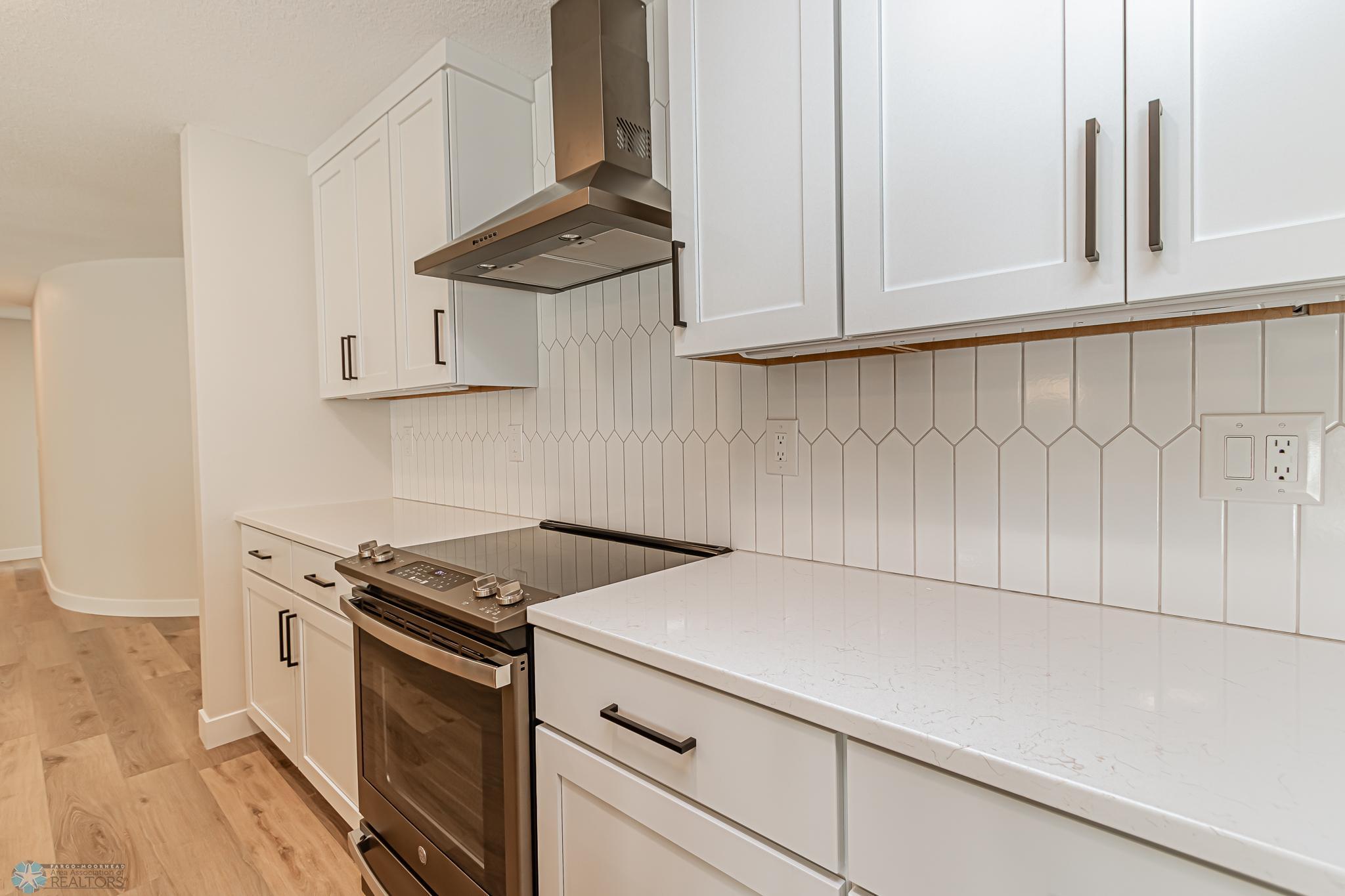 3307 River Dr S, Fargo, ND 58104-40.jpg