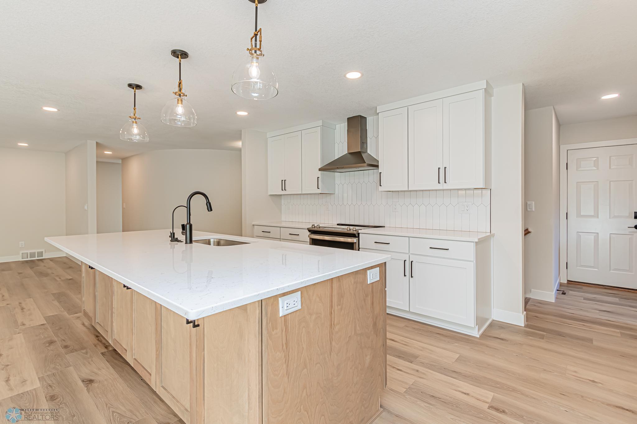 3307 River Dr S, Fargo, ND 58104-42.jpg