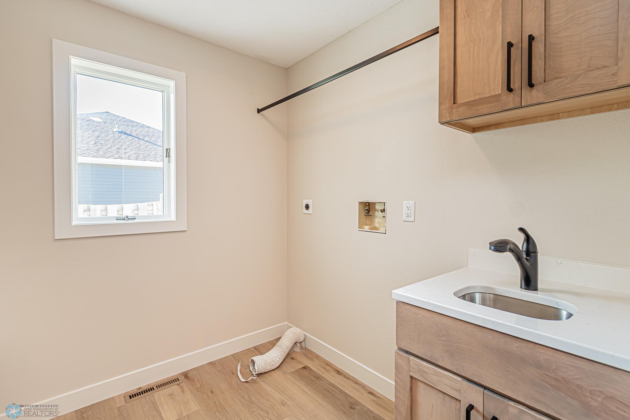 3307 River Dr S, Fargo, ND 58104-31.jpg