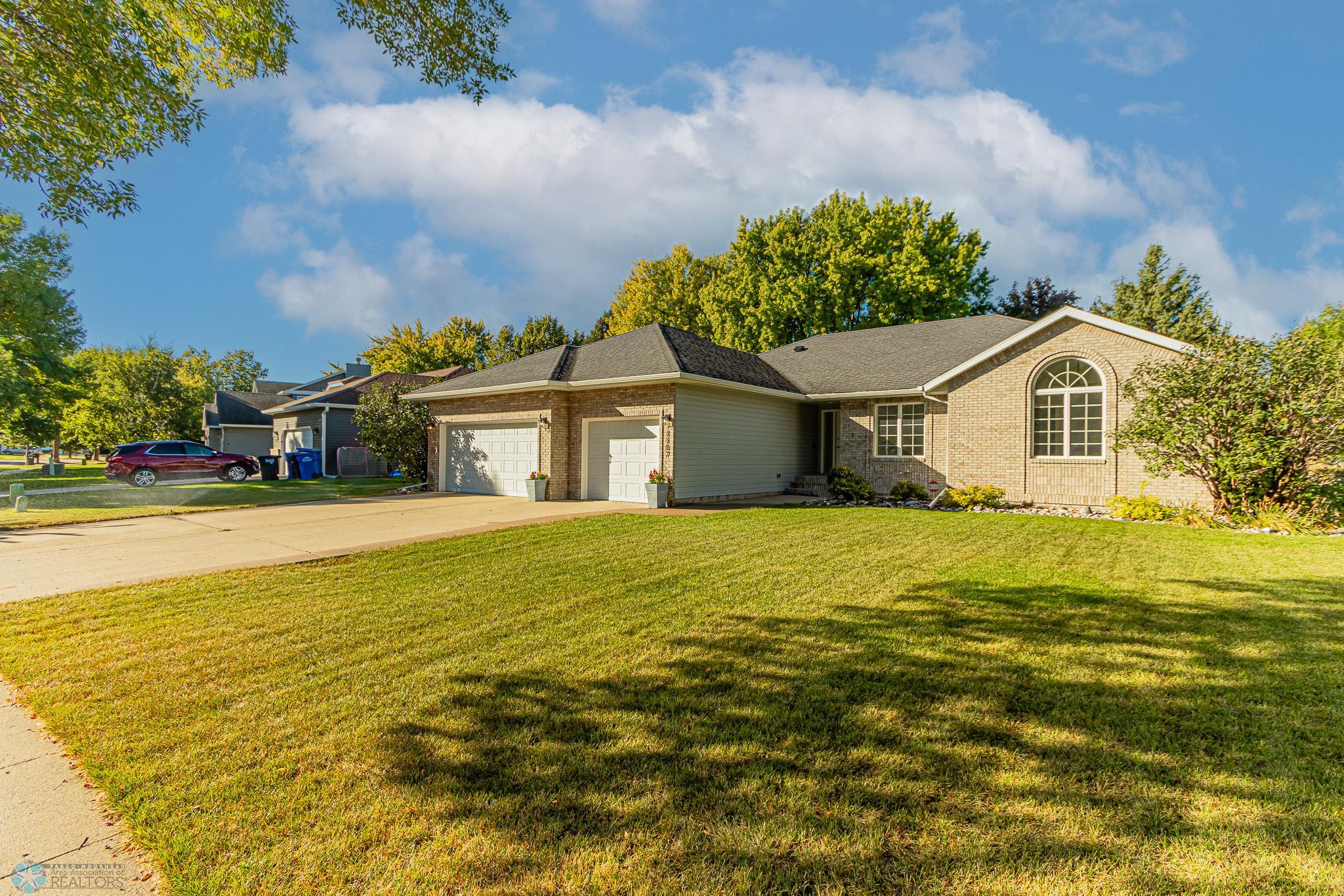 3307 River Dr S, Fargo, ND 58104-01.jpg
