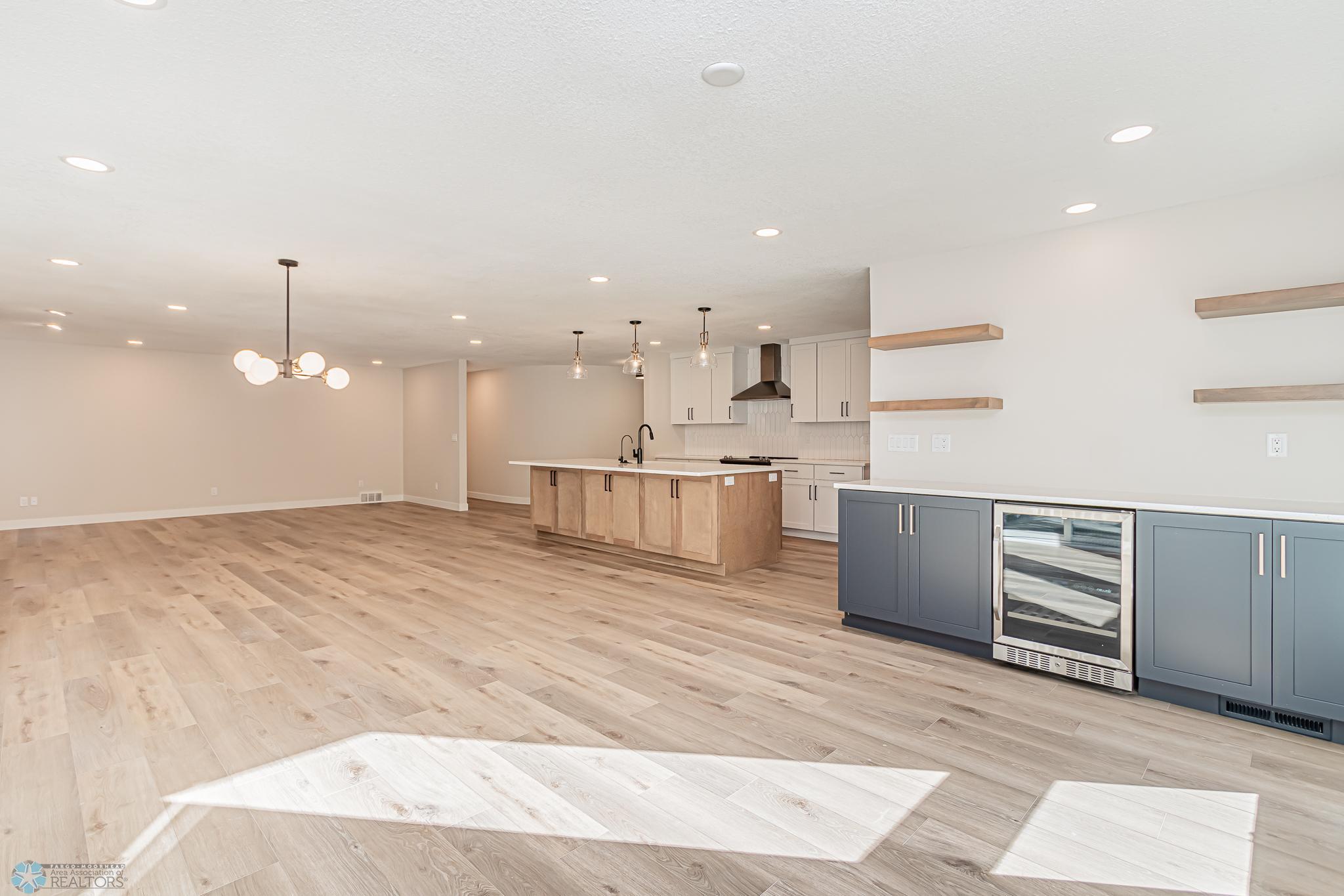 3307 River Dr S, Fargo, ND 58104-34.jpg