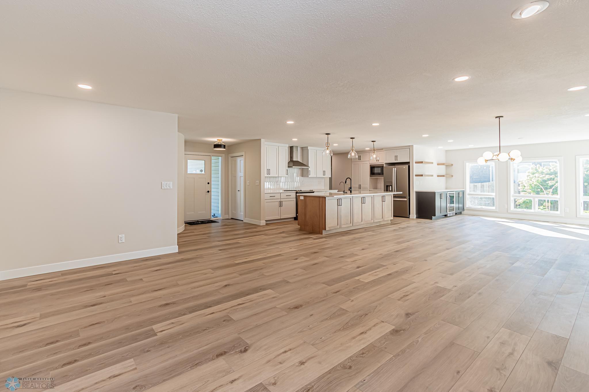 3307 River Dr S, Fargo, ND 58104-37.jpg