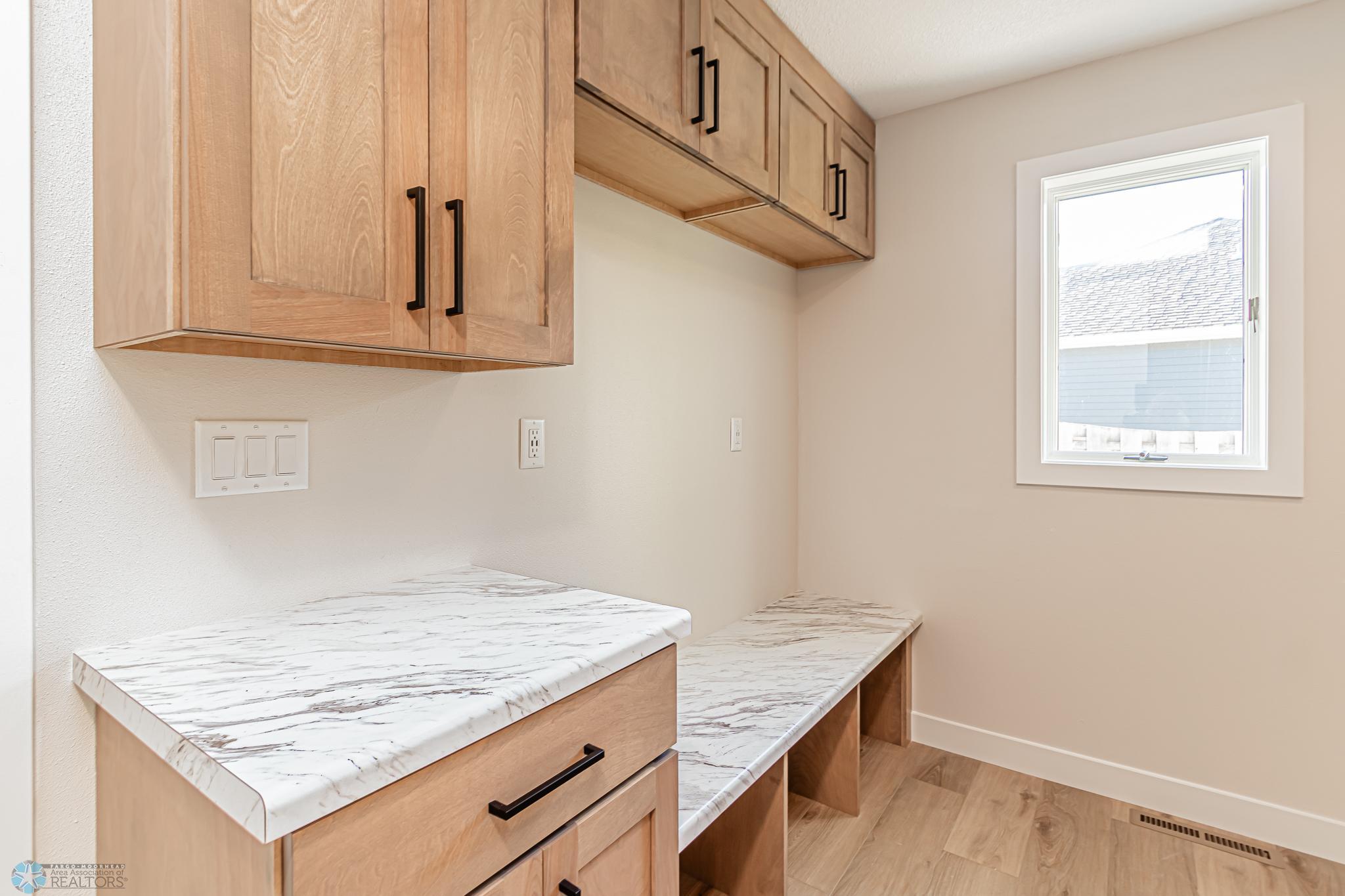 3307 River Dr S, Fargo, ND 58104-32.jpg