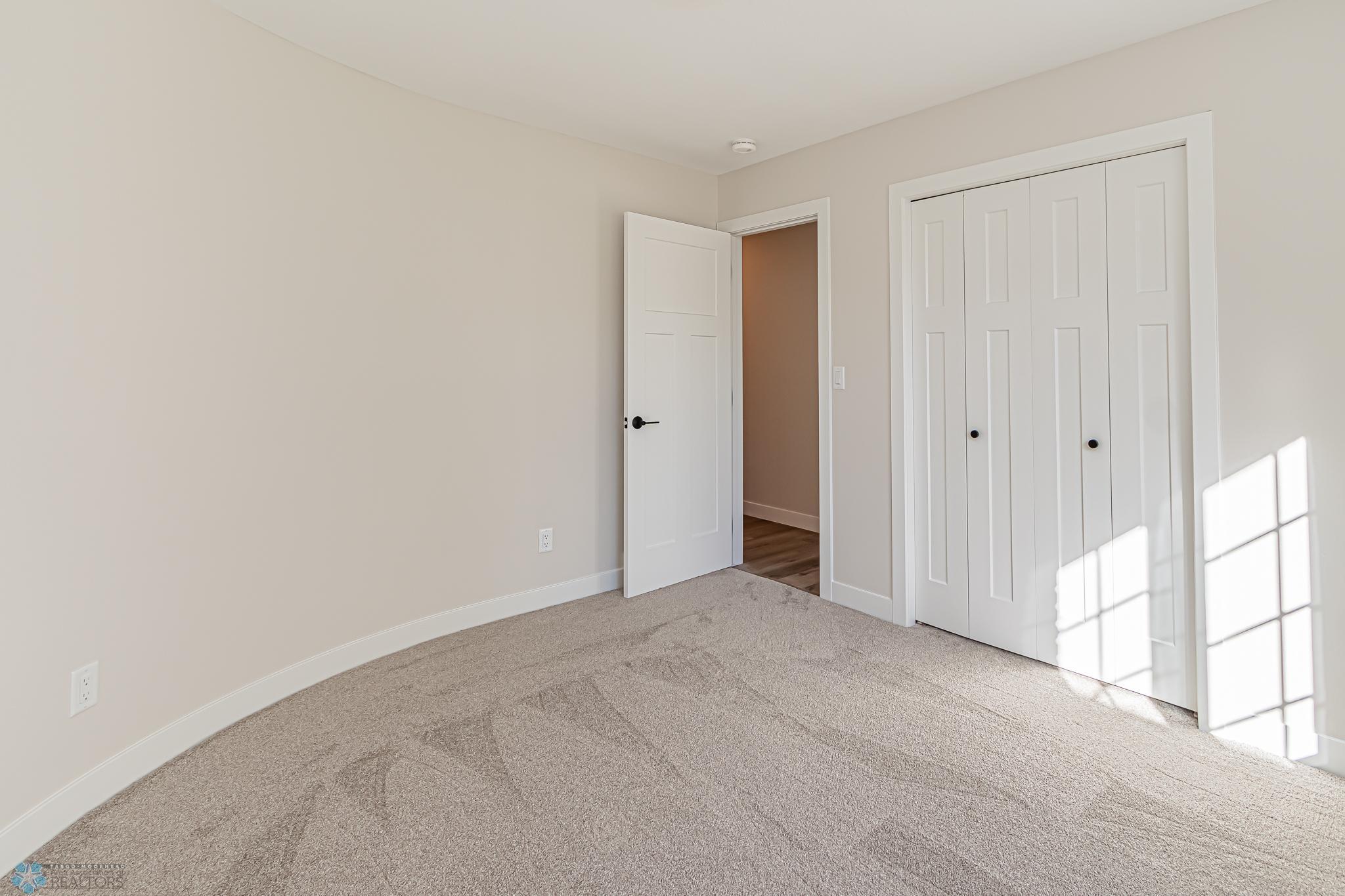 3307 River Dr S, Fargo, ND 58104-26.jpg