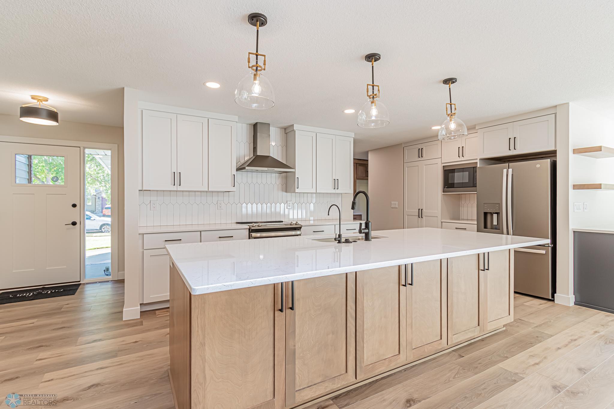 3307 River Dr S, Fargo, ND 58104-44.jpg