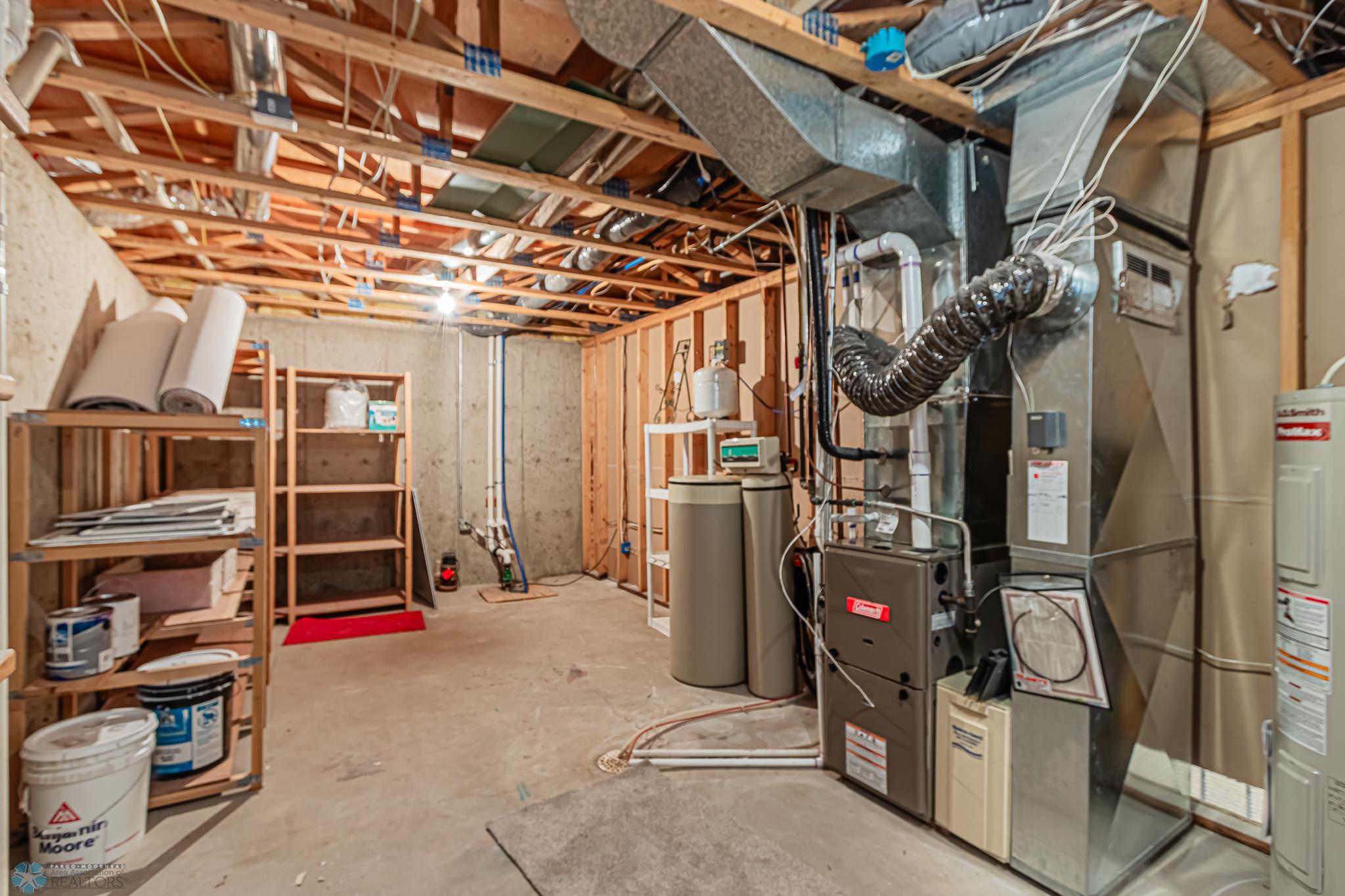 3307 River Dr S, Fargo, ND 58104-09.jpg