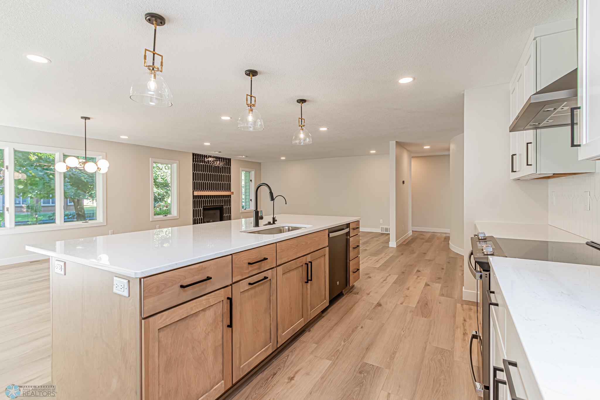 3307 River Dr S, Fargo, ND 58104-41.jpg