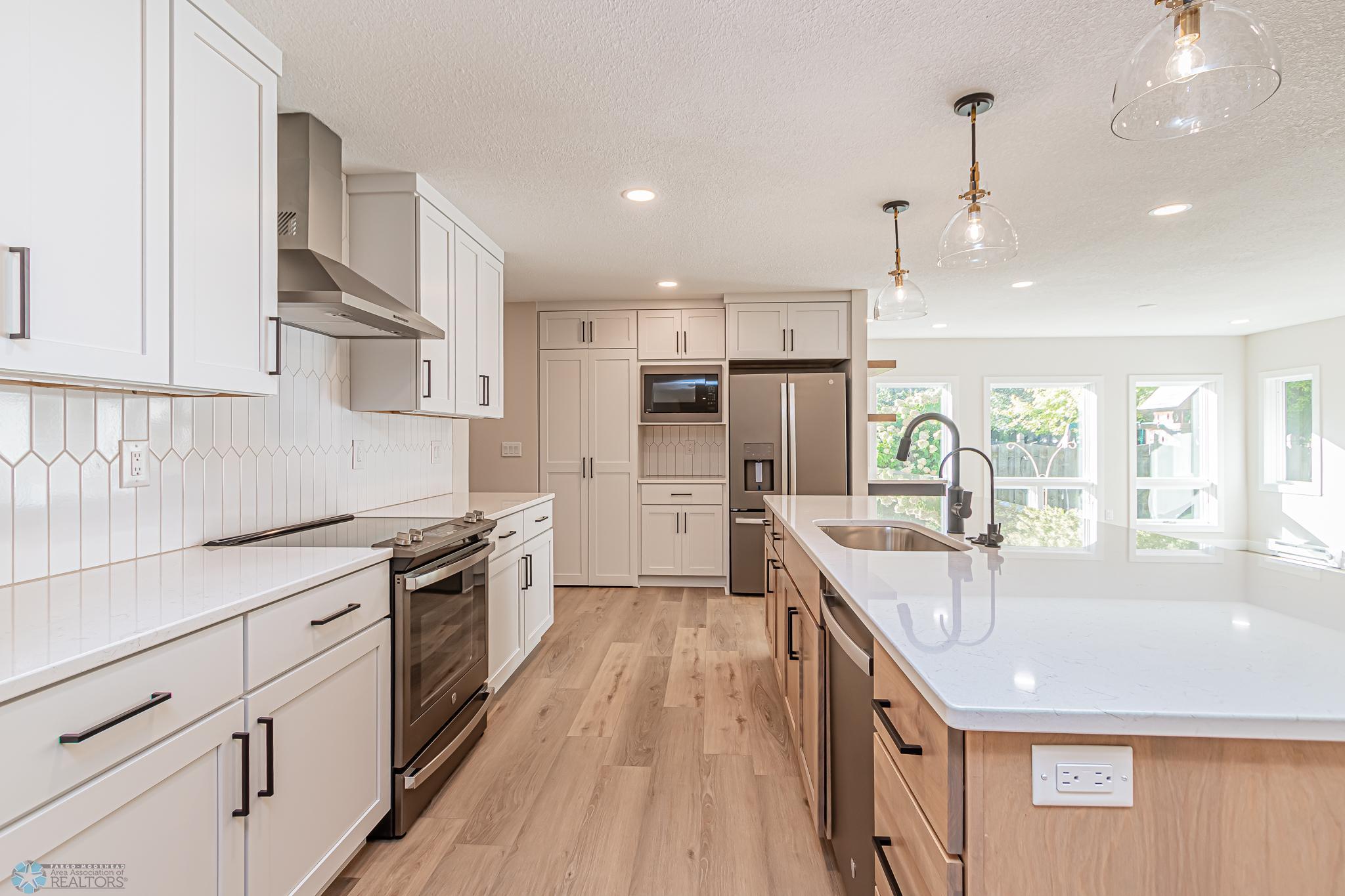 3307 River Dr S, Fargo, ND 58104-45.jpg