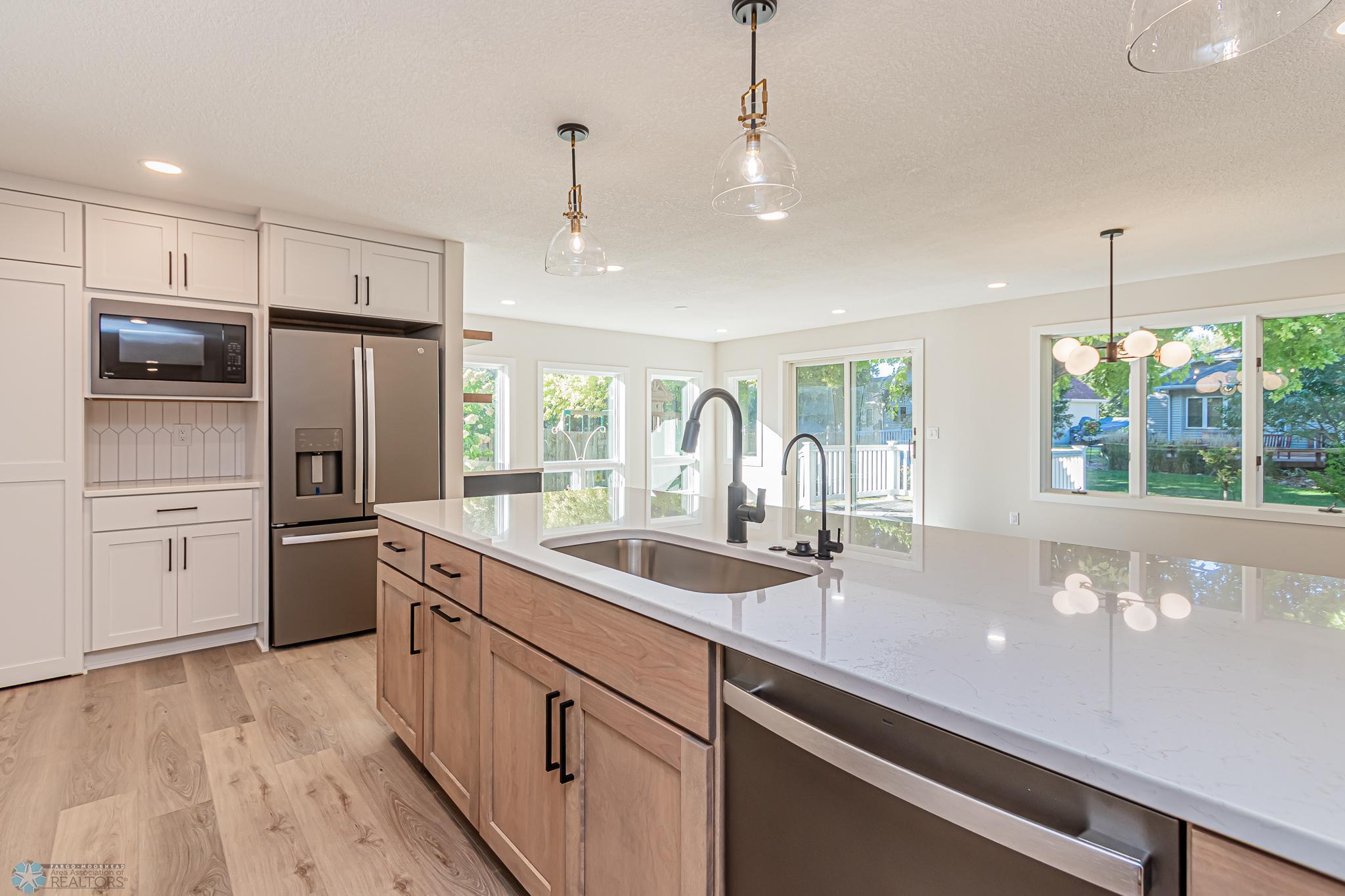 3307 River Dr S, Fargo, ND 58104-39.jpg