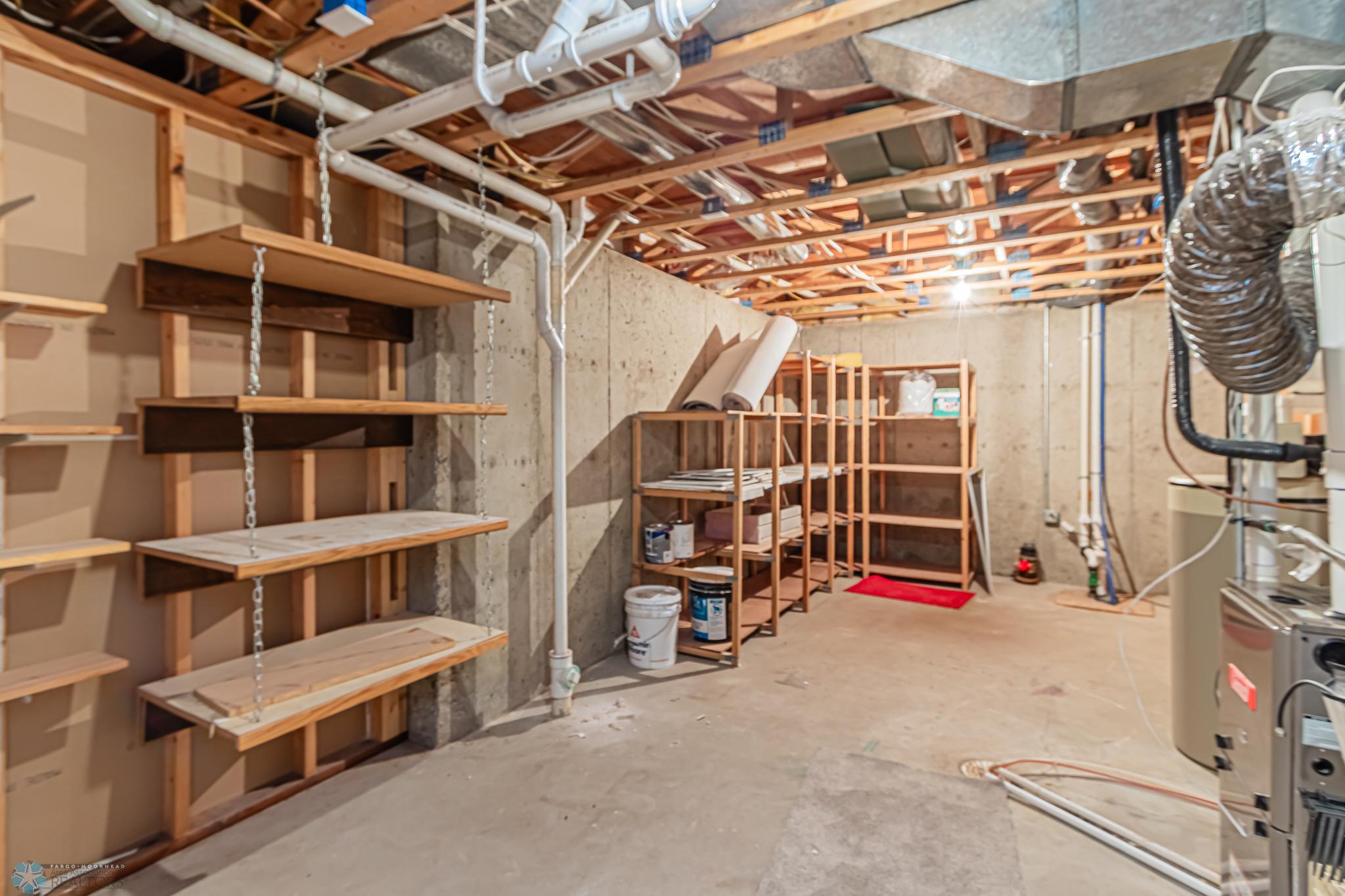 3307 River Dr S, Fargo, ND 58104-10.jpg