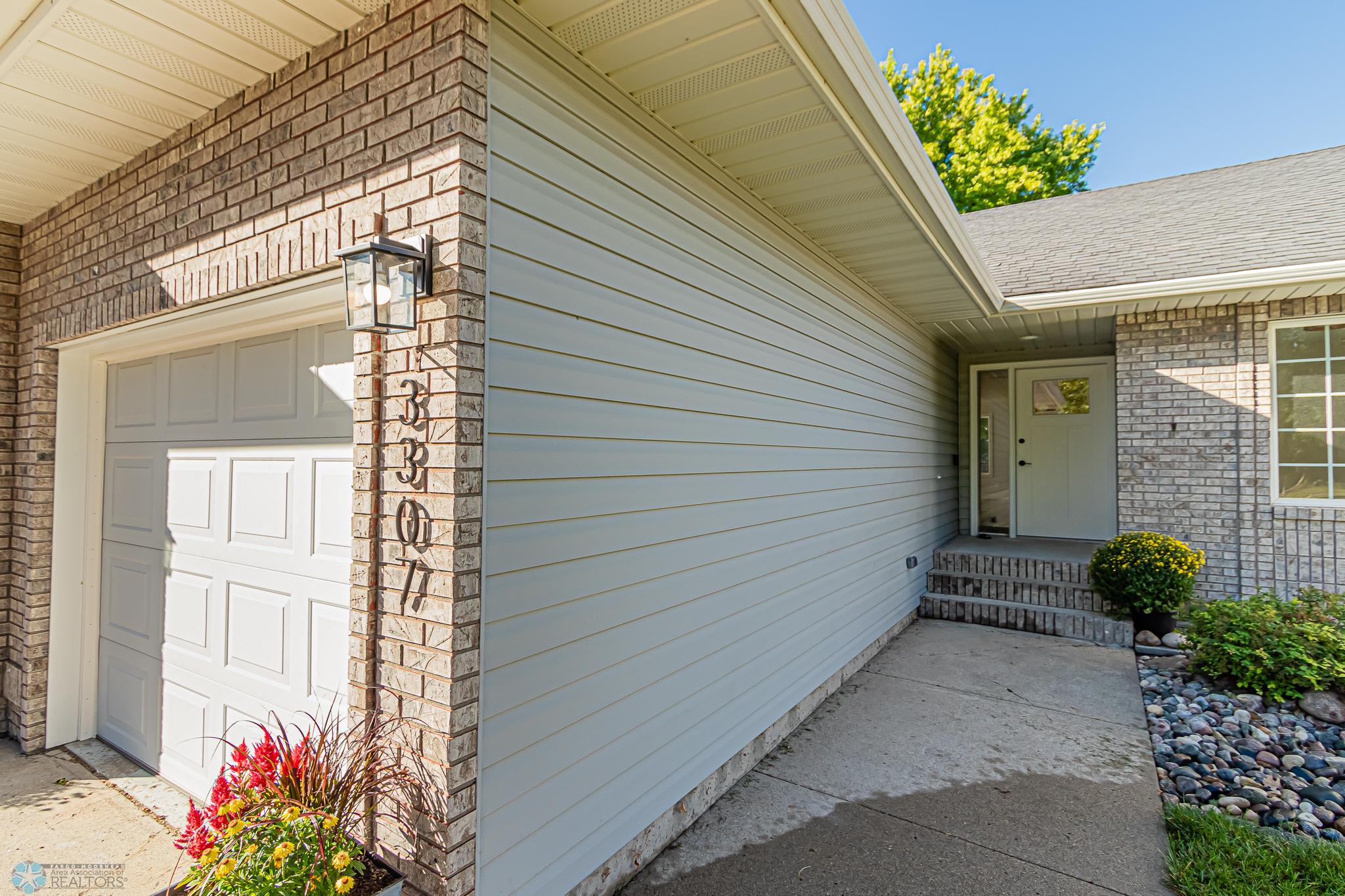 3307 River Dr S, Fargo, ND 58104-03.jpg
