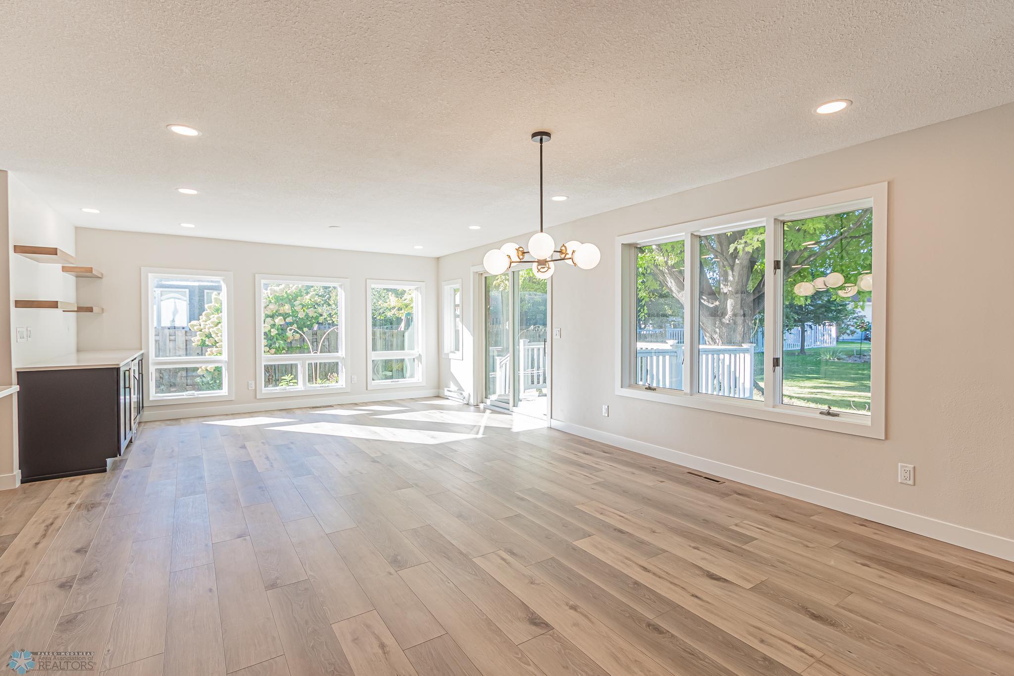 3307 River Dr S, Fargo, ND 58104-36.jpg