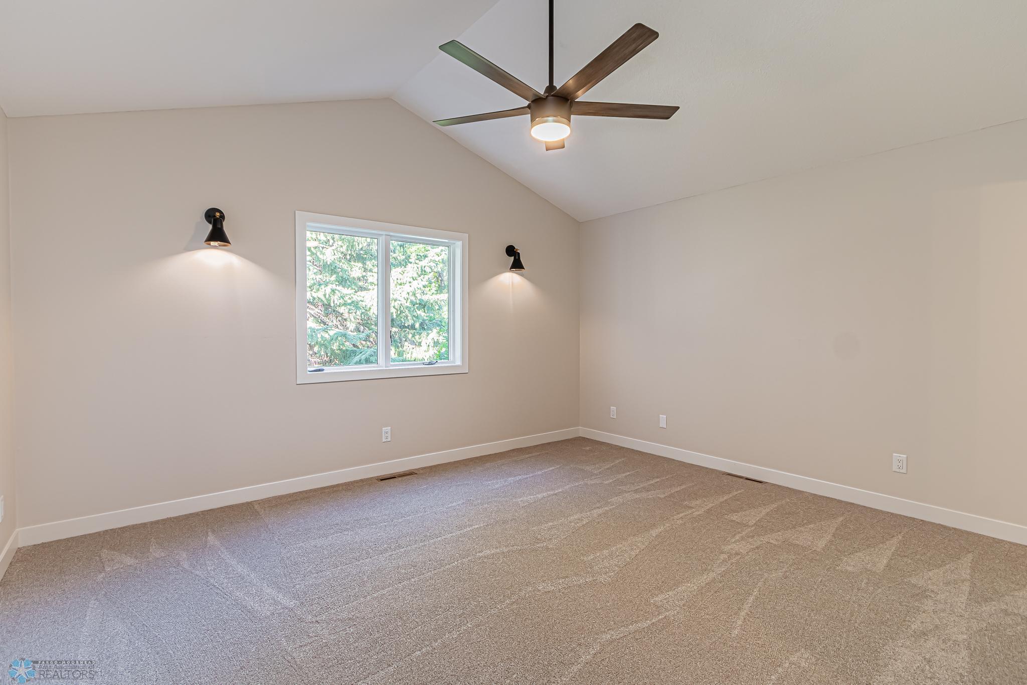 3307 River Dr S, Fargo, ND 58104-25.jpg