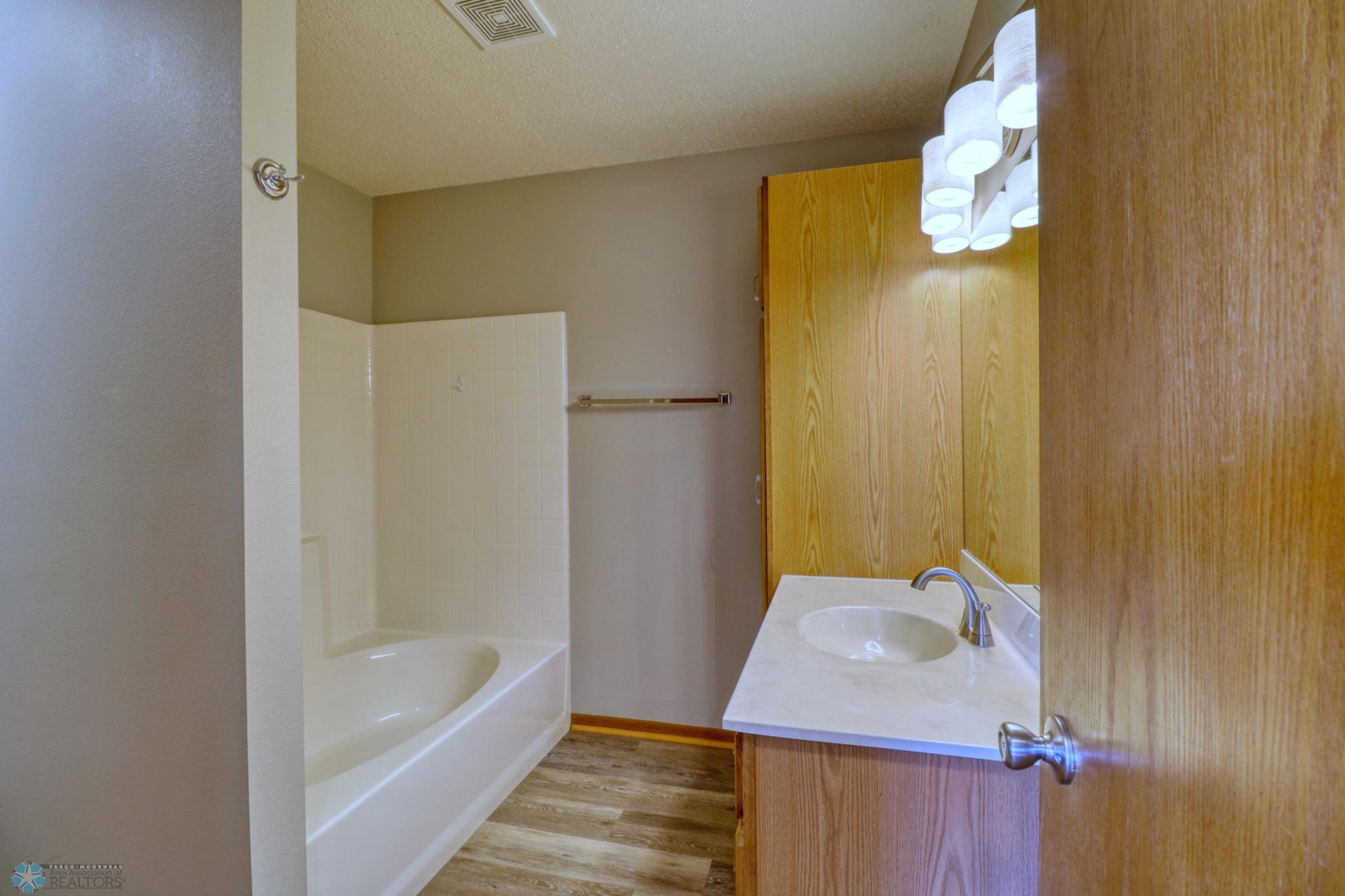 Bathroom1_2.jpg