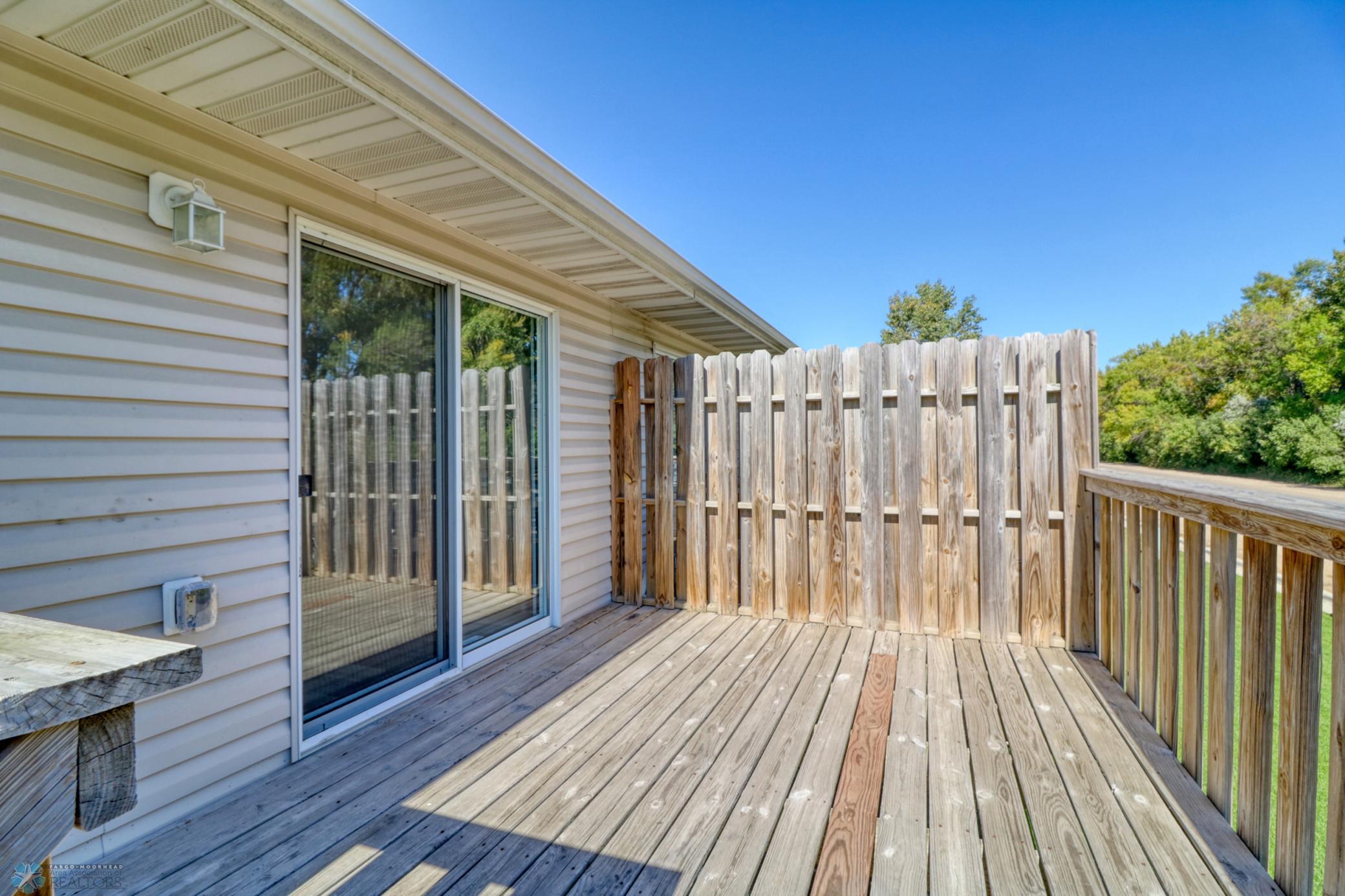 Backyard_deck1_2.jpg