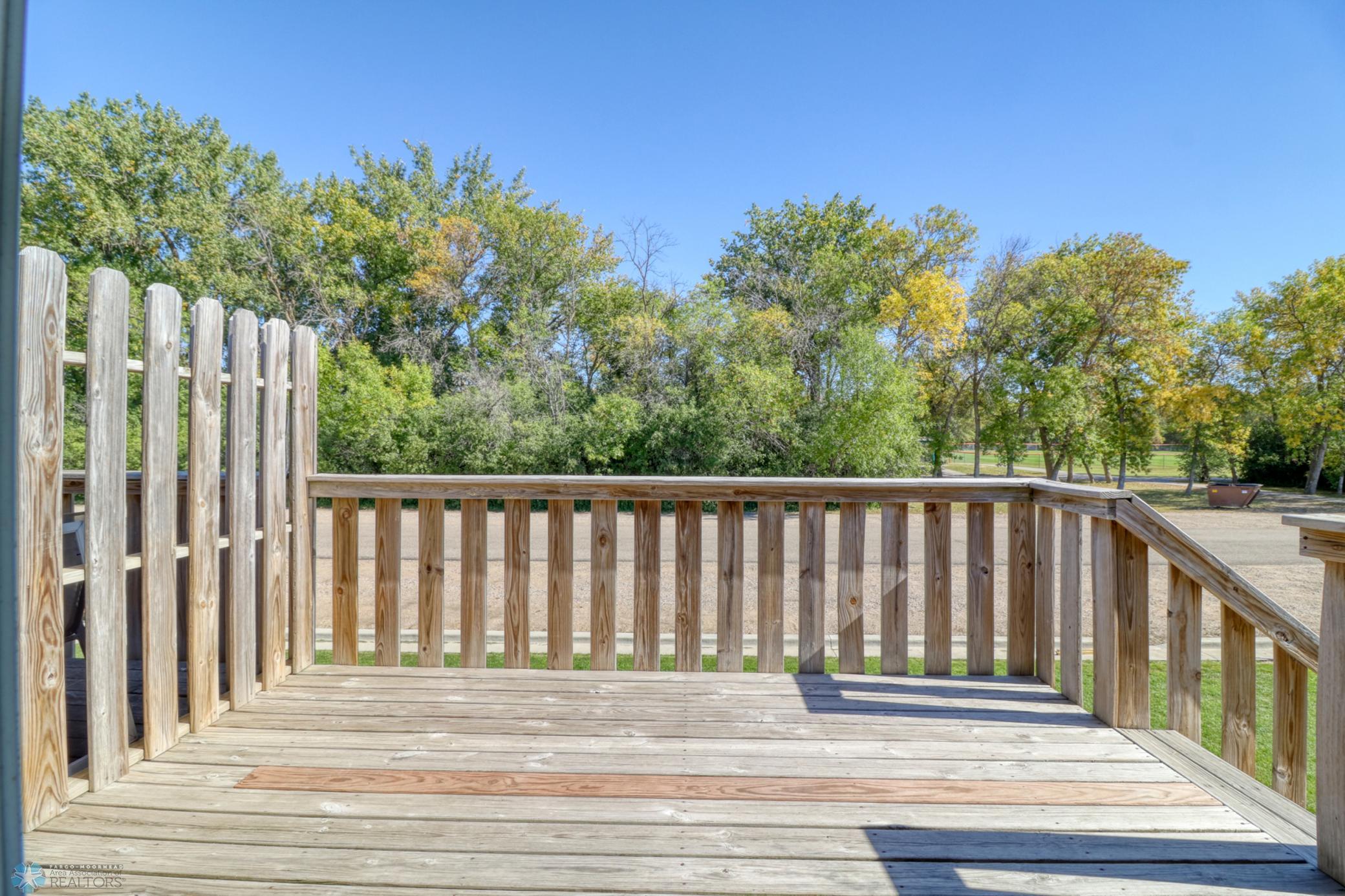 Backyard_deck1_0.jpg