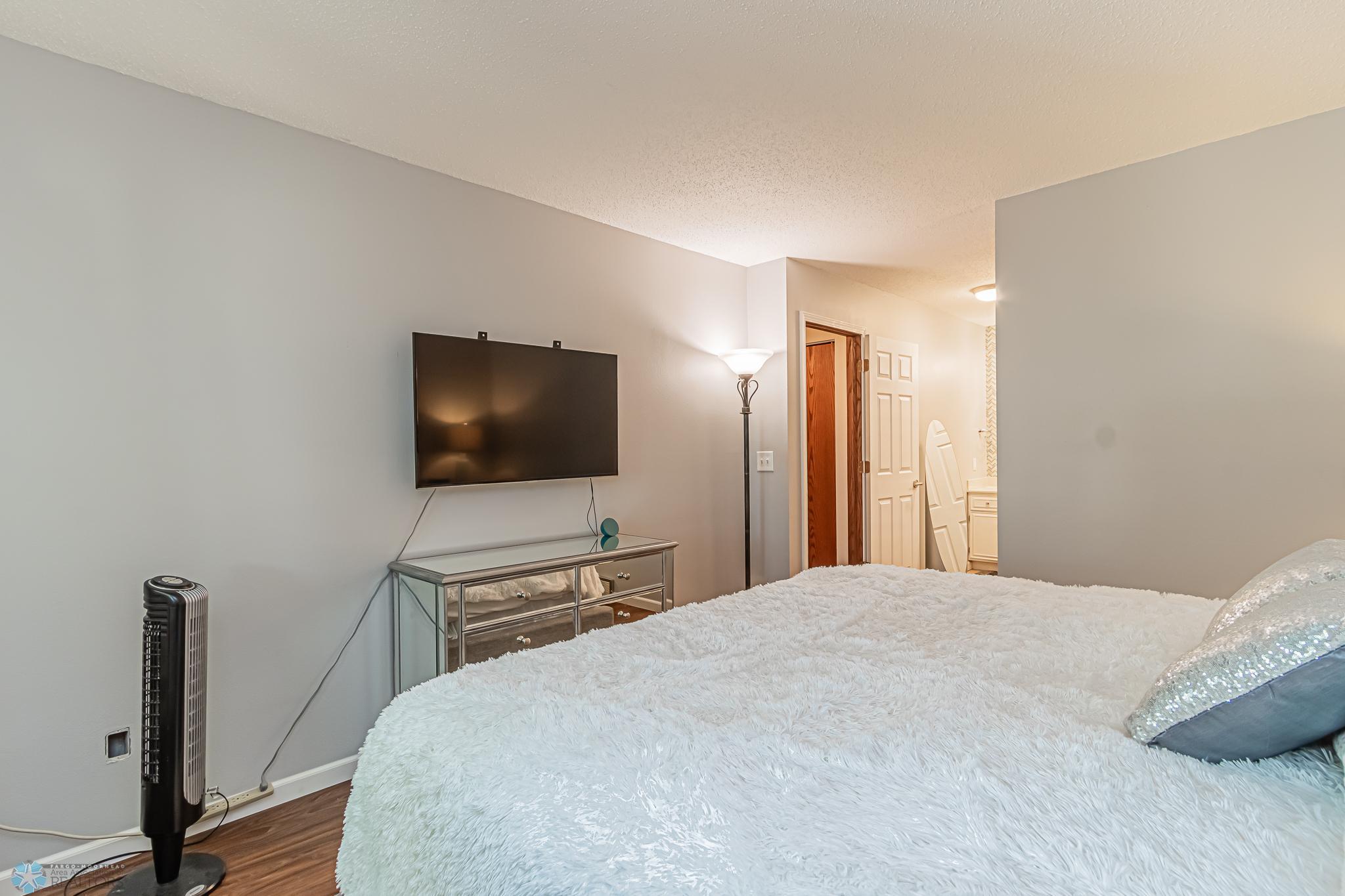 3237 17th Ave S Apartment 203 Fargo, ND 58103-18.jpg