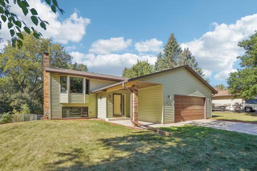 Photo for 4707 Walden Drive, Eagan, MN 55122 - listing #6610463 4707 Walden Drive, Eagan, MN 55122