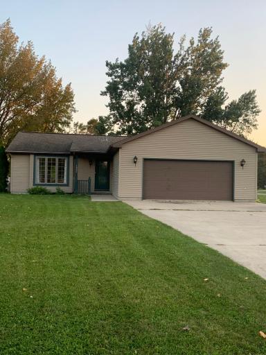 1000 6th Street NE, Roseau, MN 56751