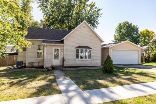 405 4th Street SW, Pine Island, MN 55963