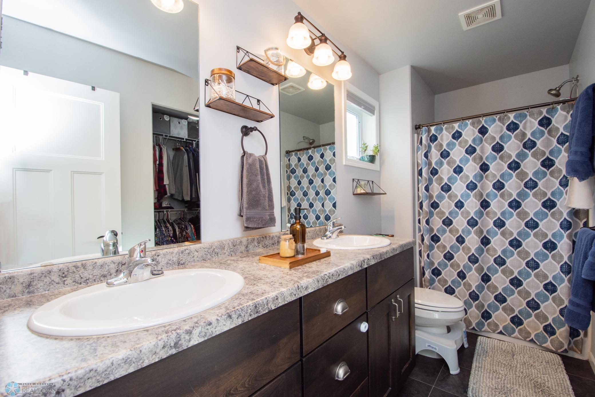 Master Bathroom w/Dual Vanity