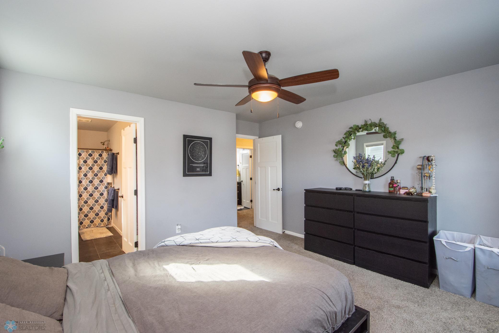 Master Bedroom w/Ceiling Fan