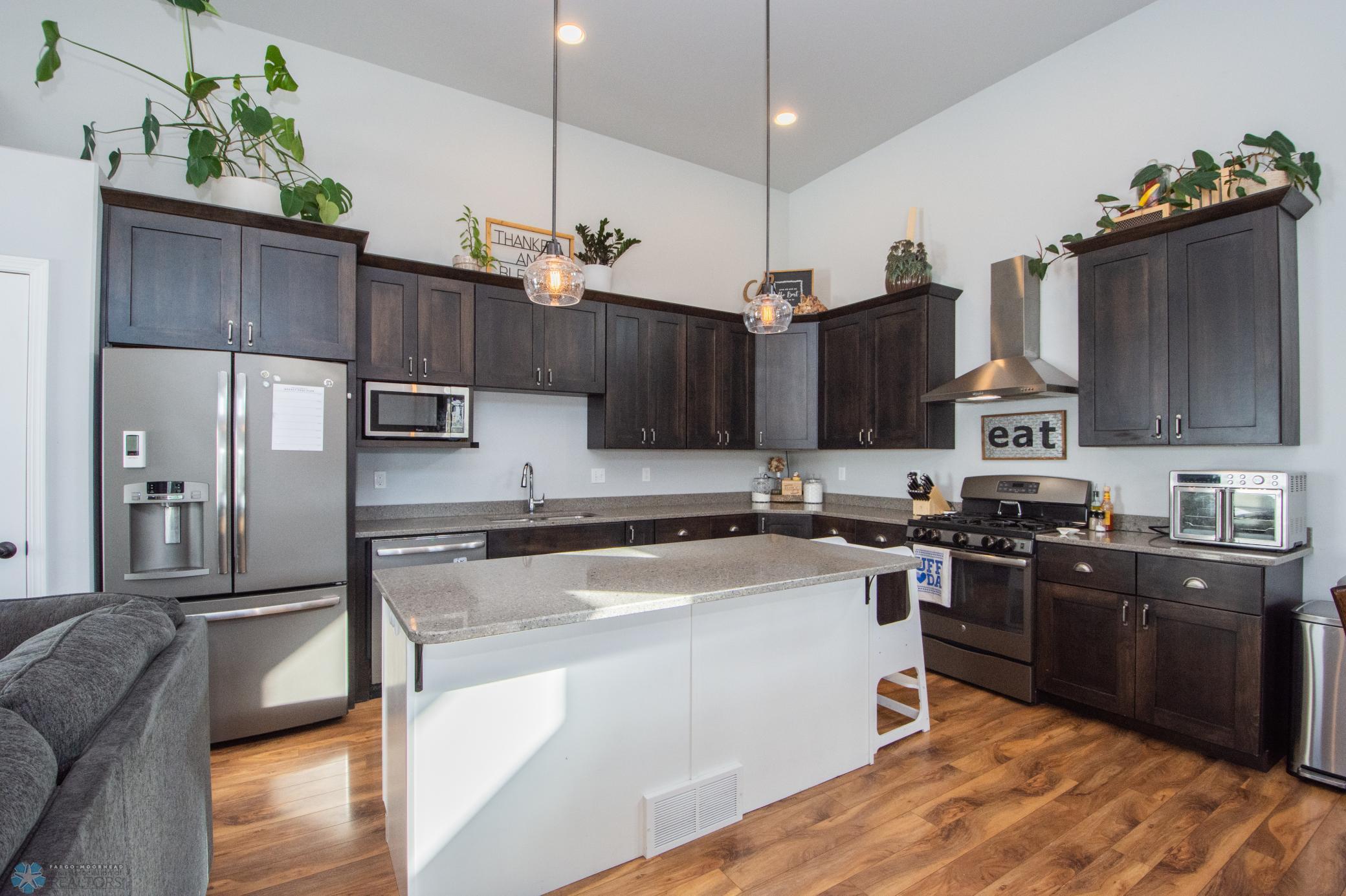 Kitchen w/Large Island