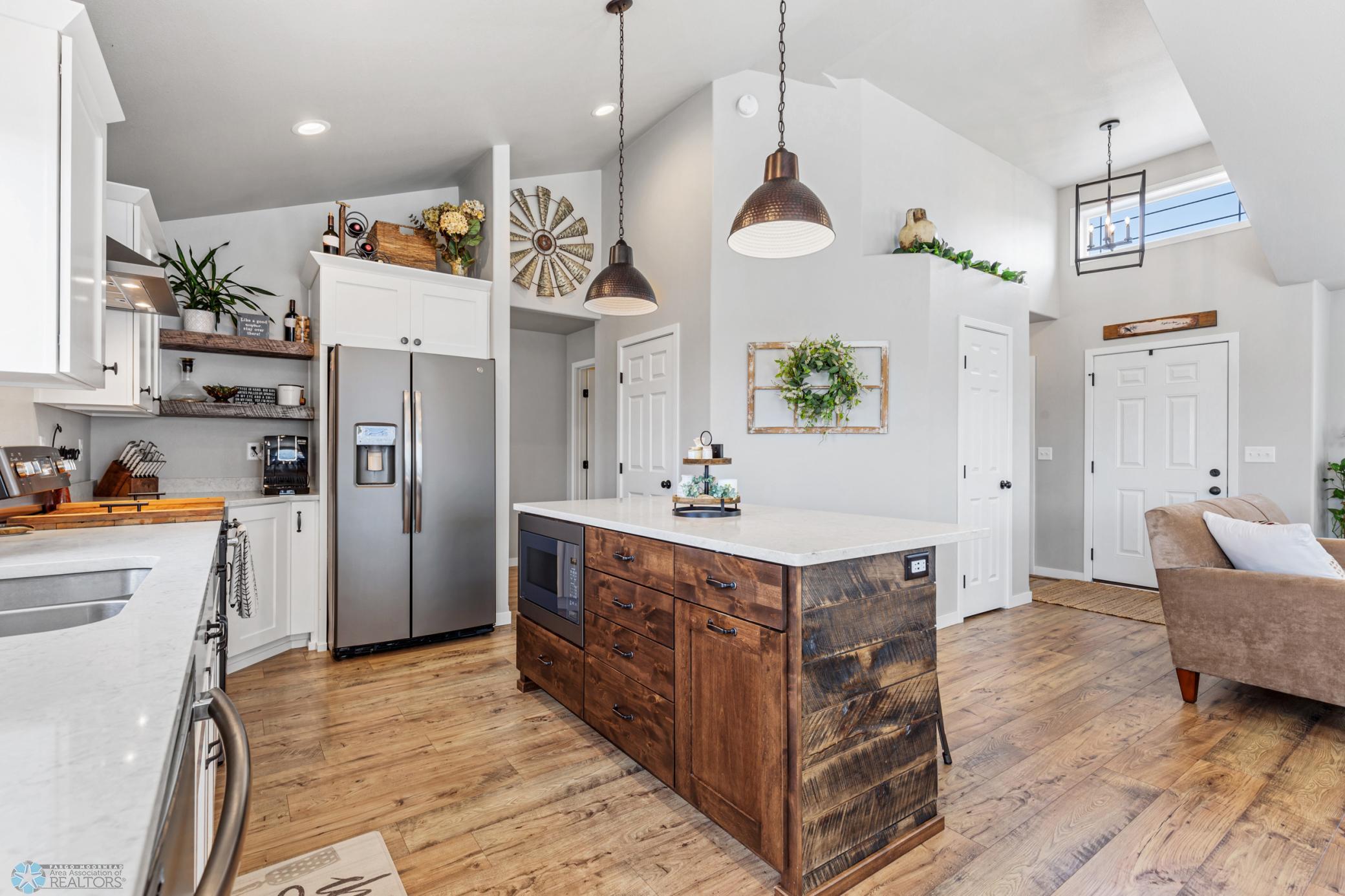 Kitchen Island- Pullout Trash