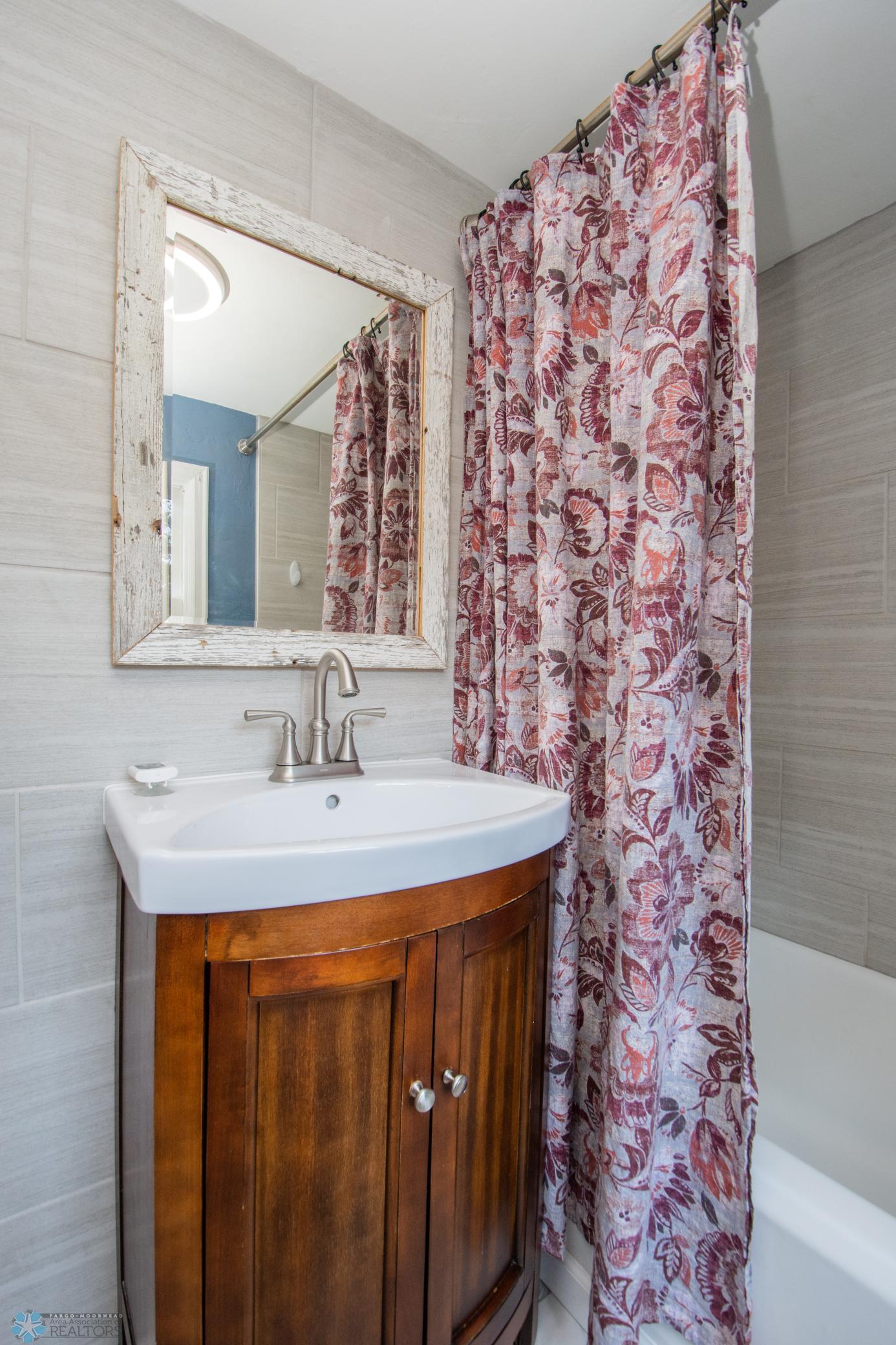 Full bath upper level