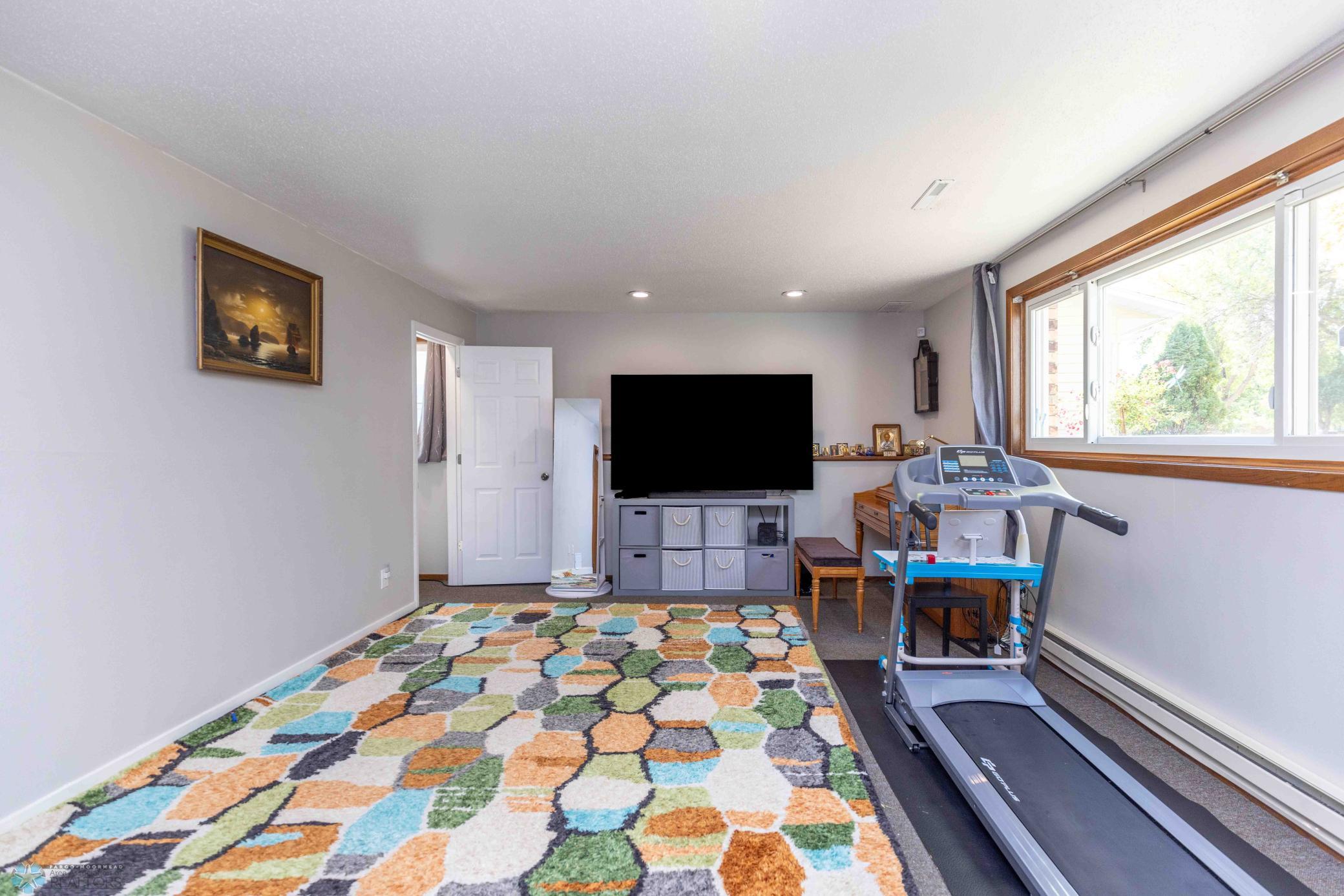 3044 bohnet blvd-45.jpg