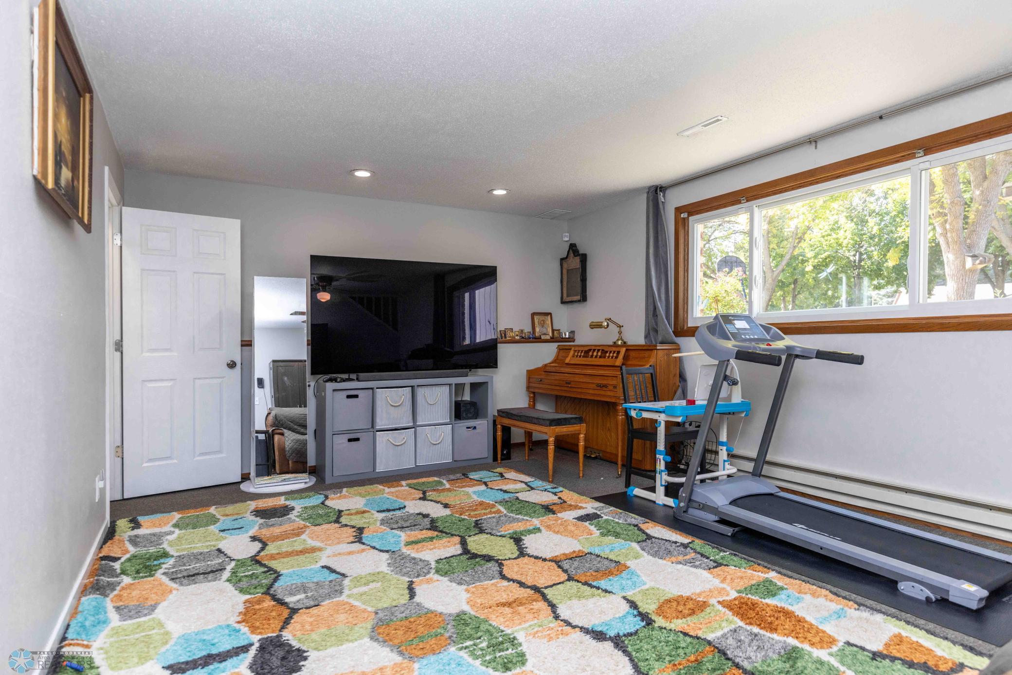 3044 bohnet blvd-46.jpg