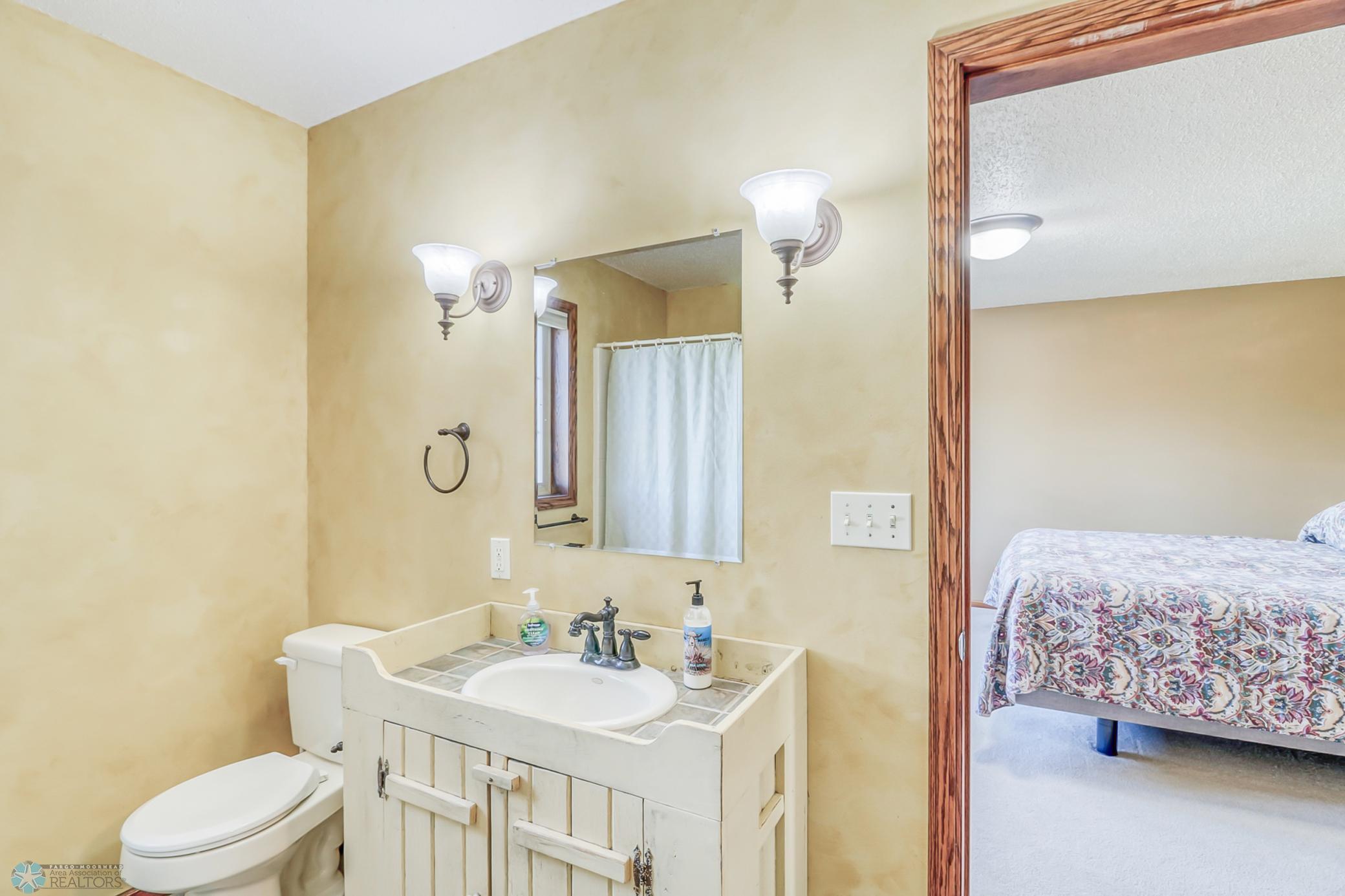 Primary Bathroom1_1.jpg