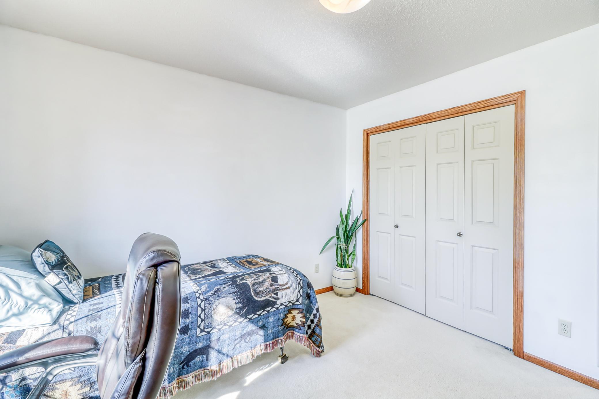 Bedroom2_2.jpg