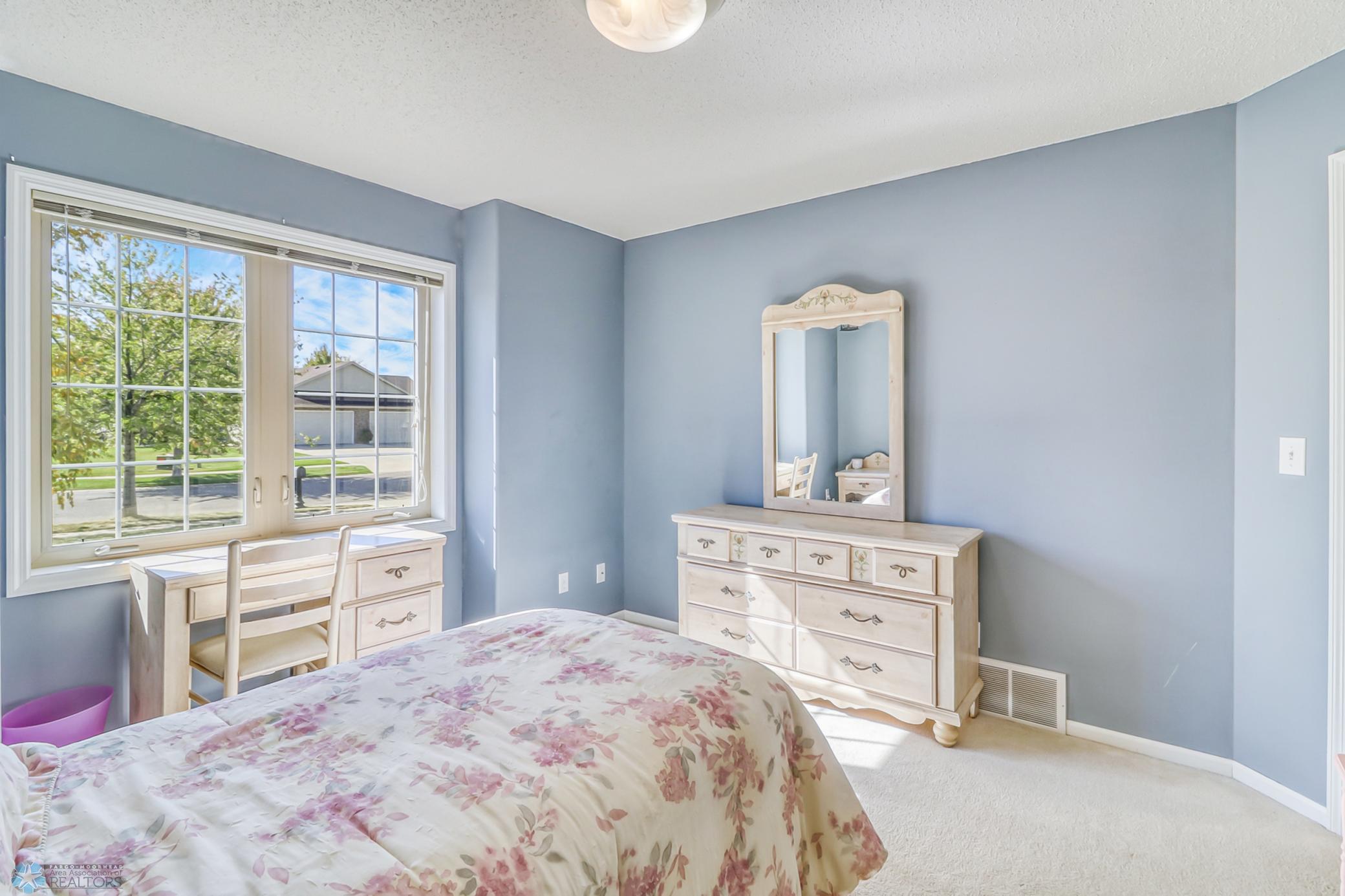 Bedroom1_3.jpg