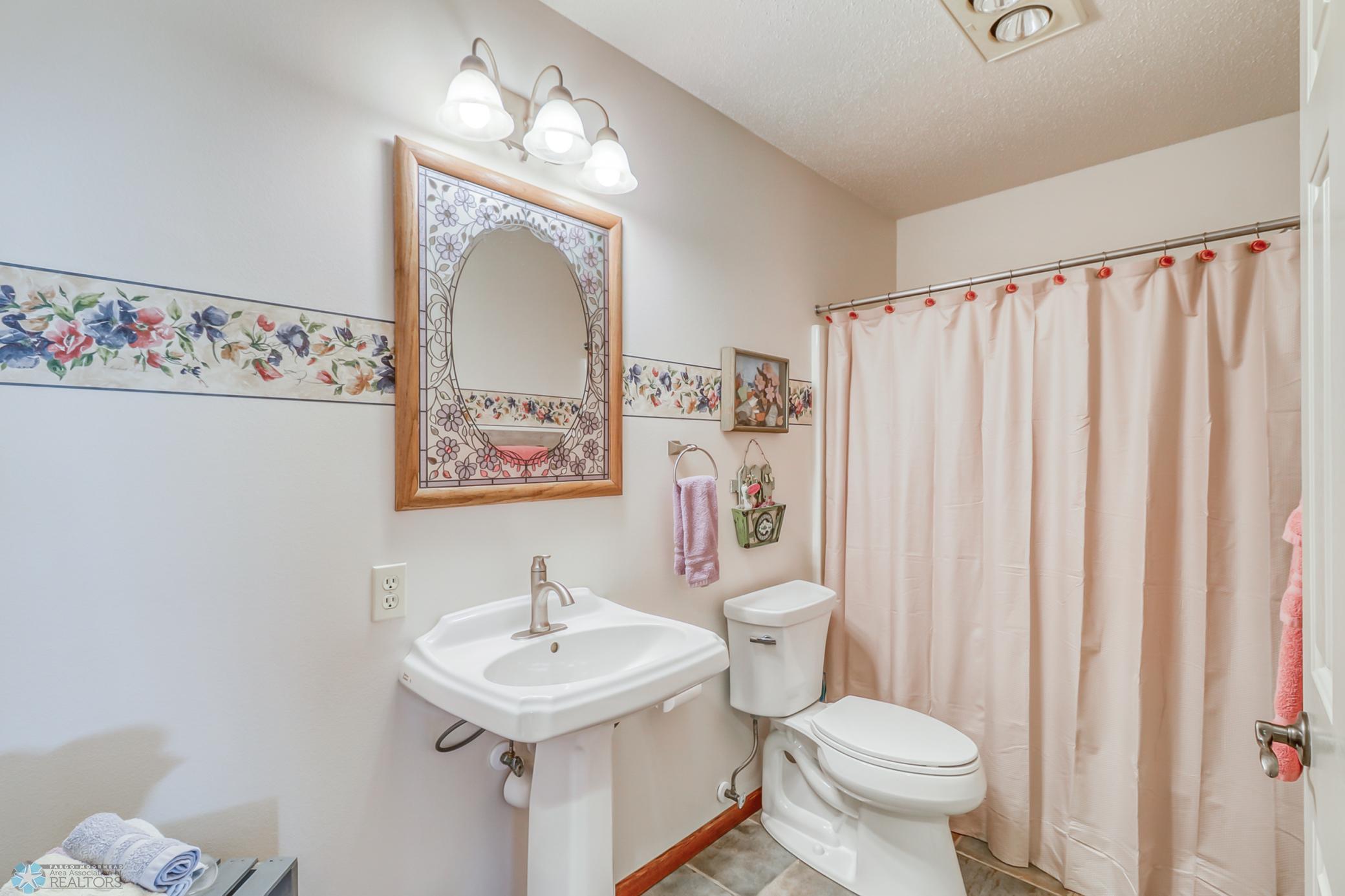 Full Bathroom1_1.jpg