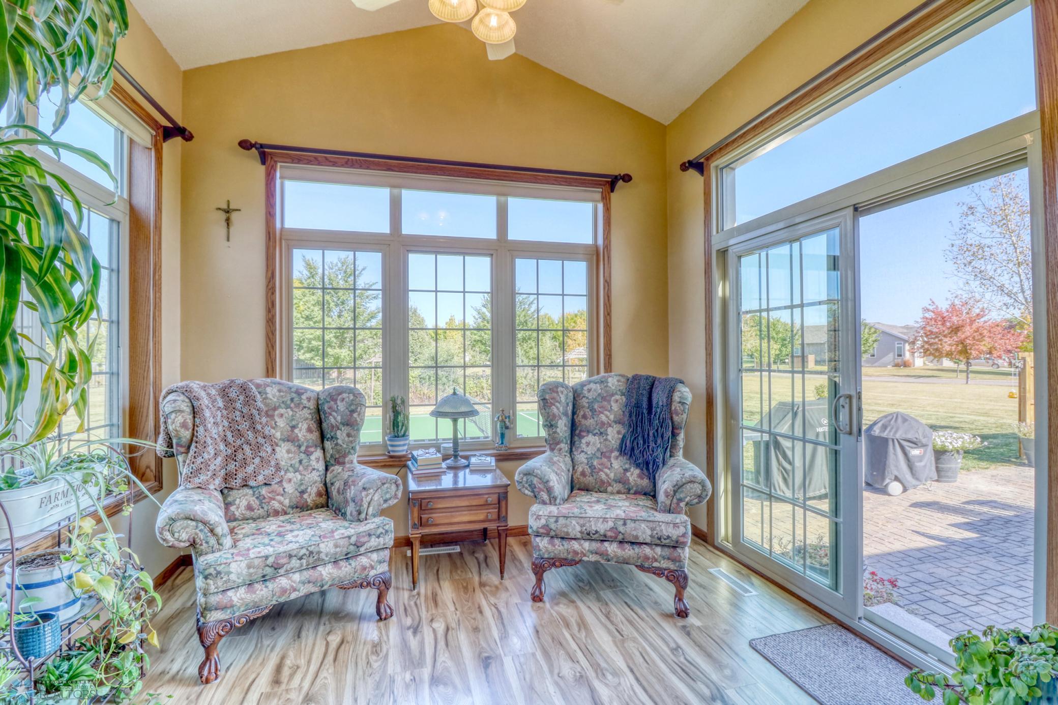 Sunroom1_0.jpg