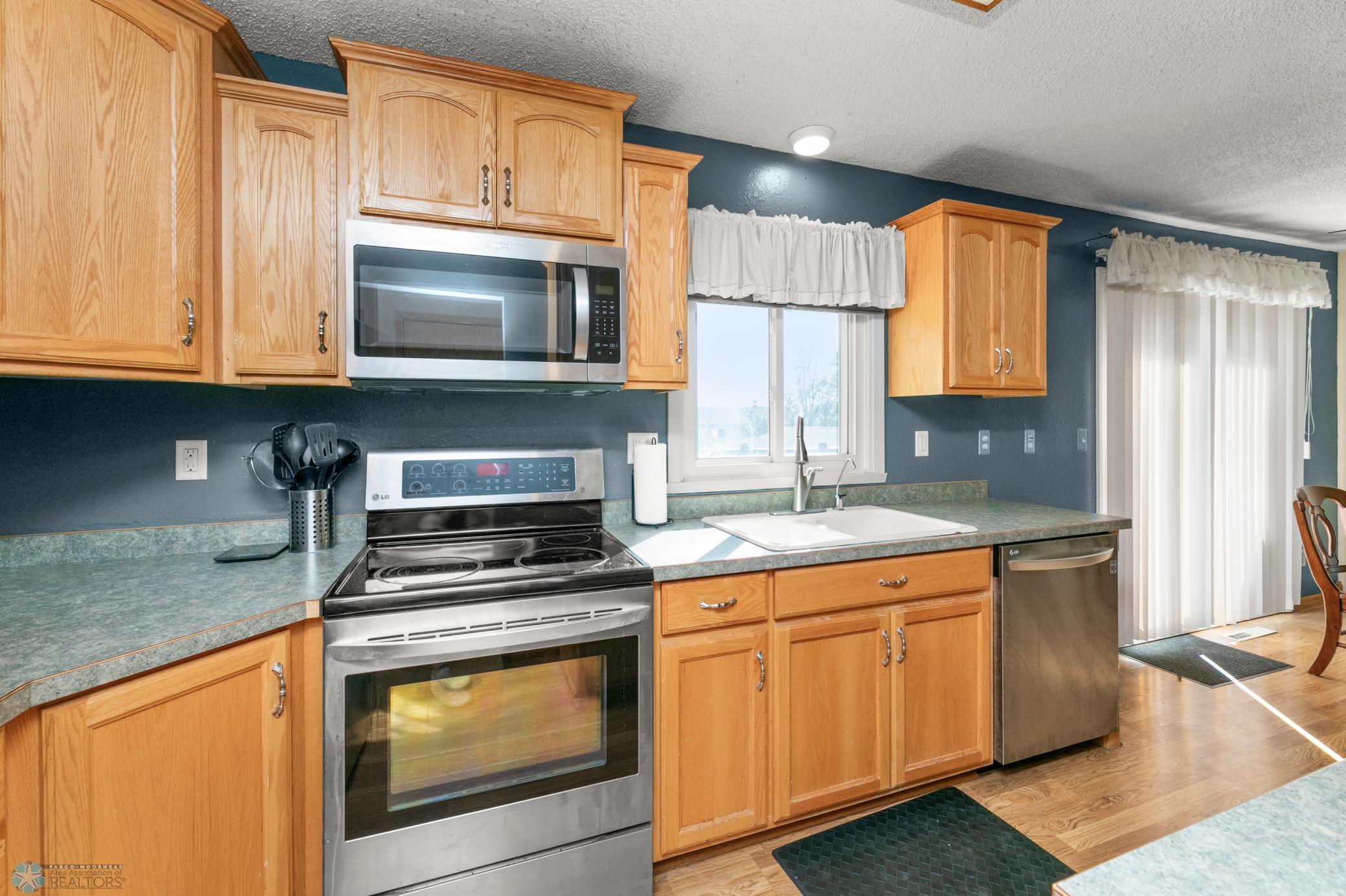 Kitchen-view 2, stainless appliances