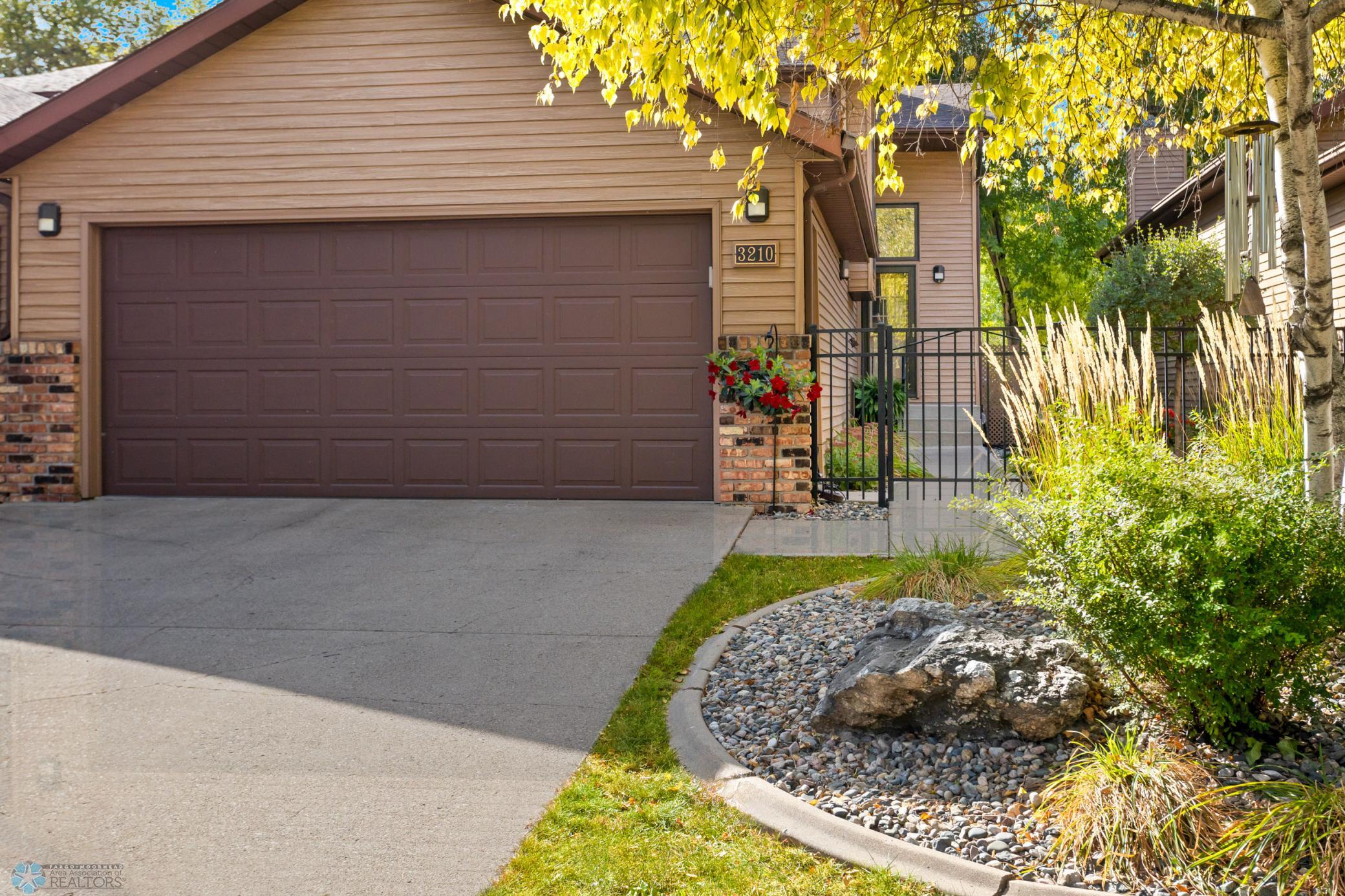3210 16th Ave S, Fargo, ND