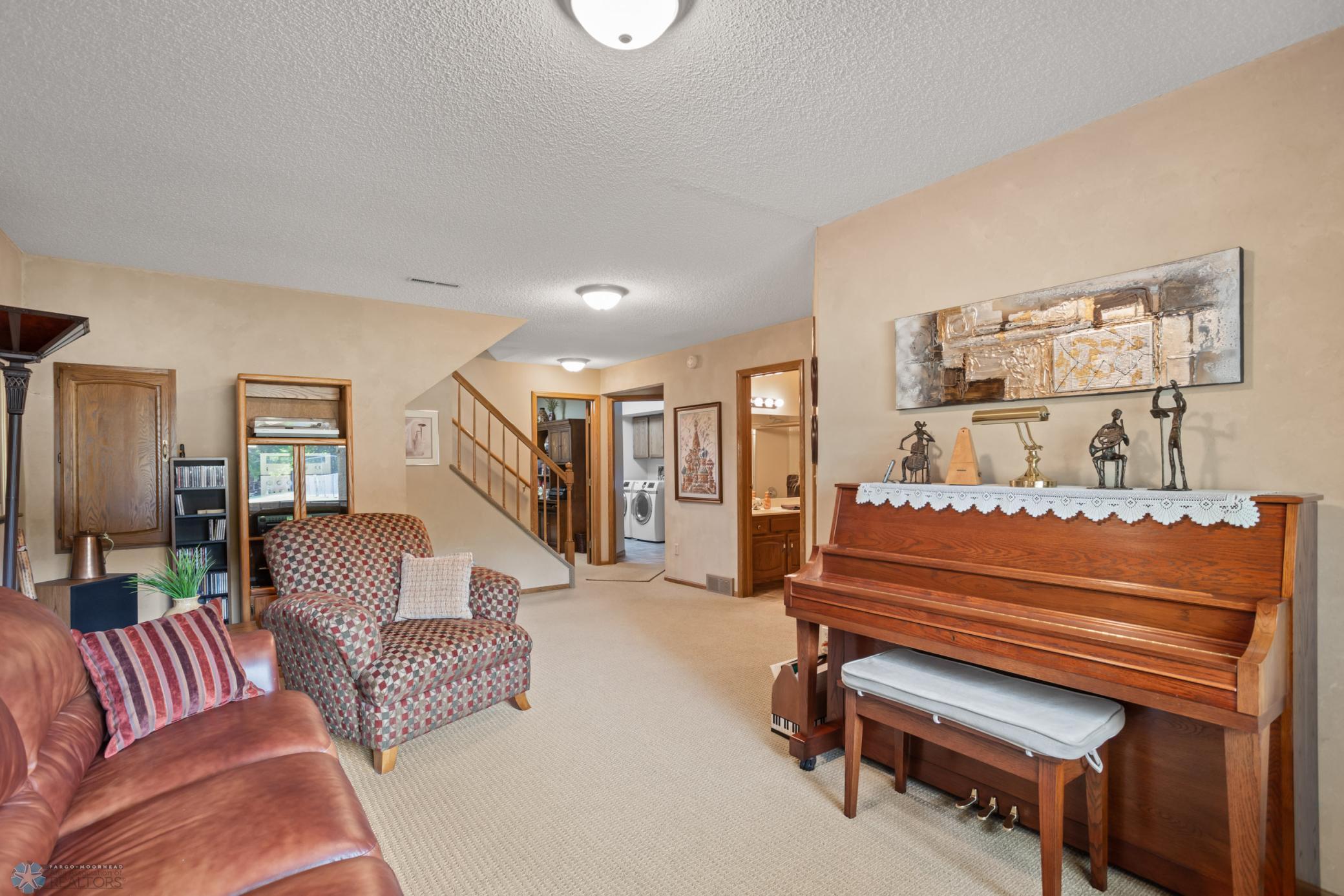 3210 16th Ave S, Fargo, ND