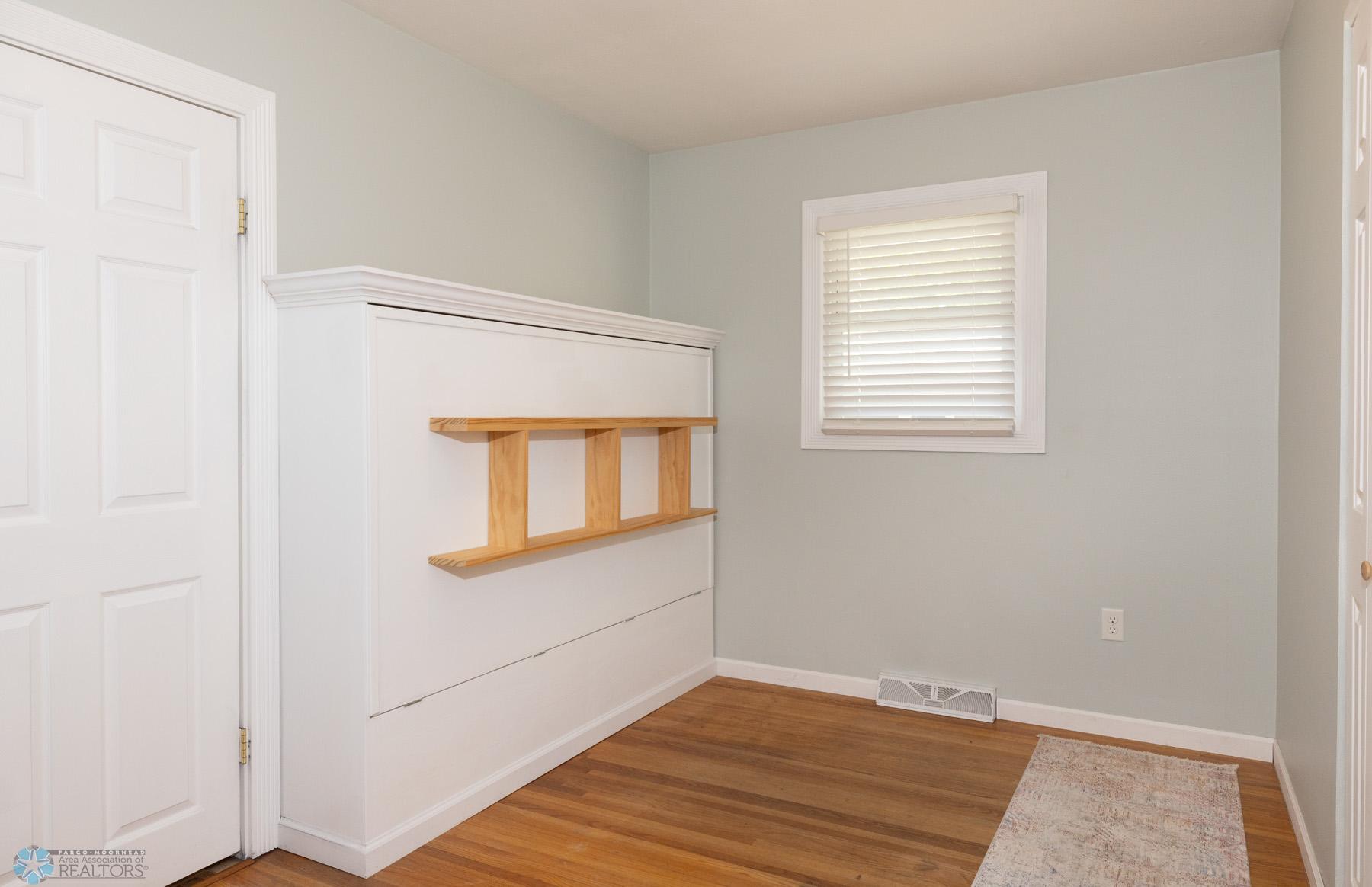 Bedroom/Murphy Bed