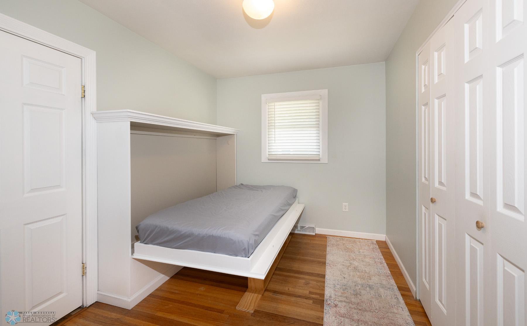 Bedroom/Murphy Bed